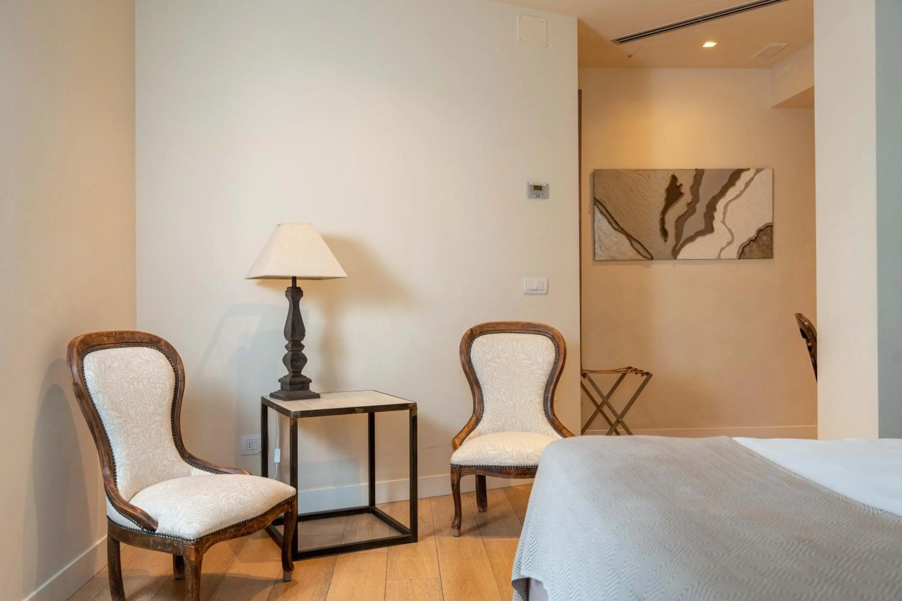 Seating area, Bed in Hotel 900