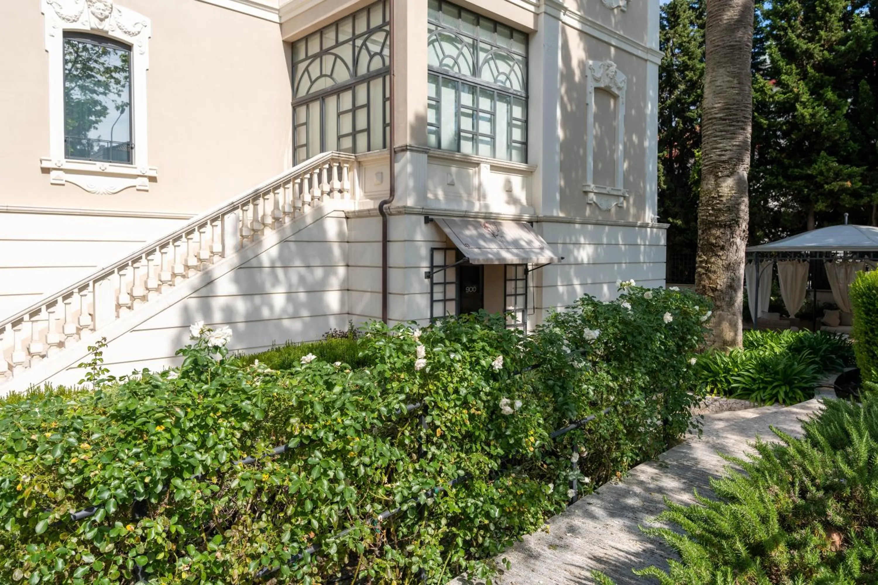 Property building in Hotel 900