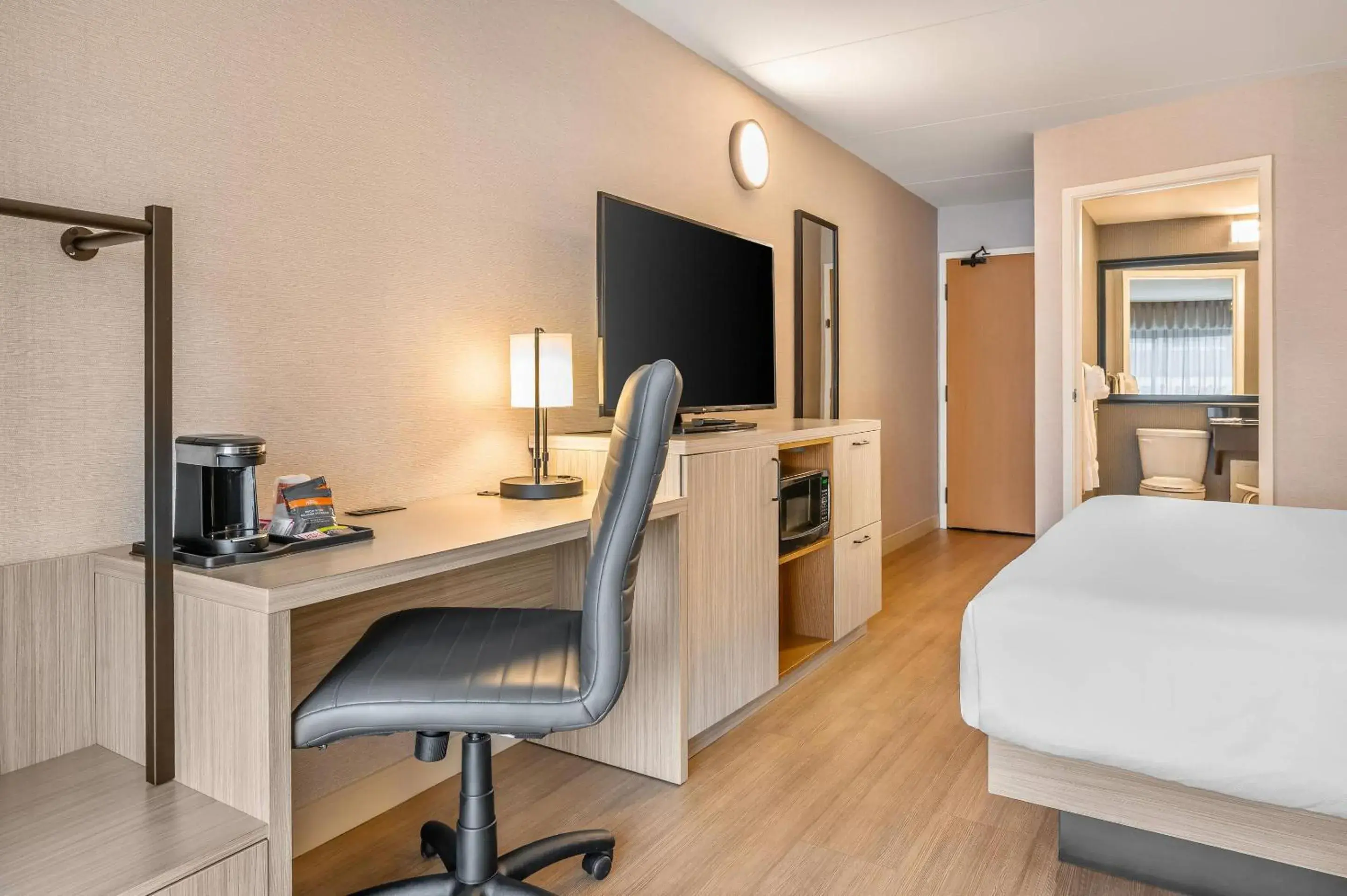 Bedroom, Bed in Comfort Inn Bedroom, Bed in Comfort Inn