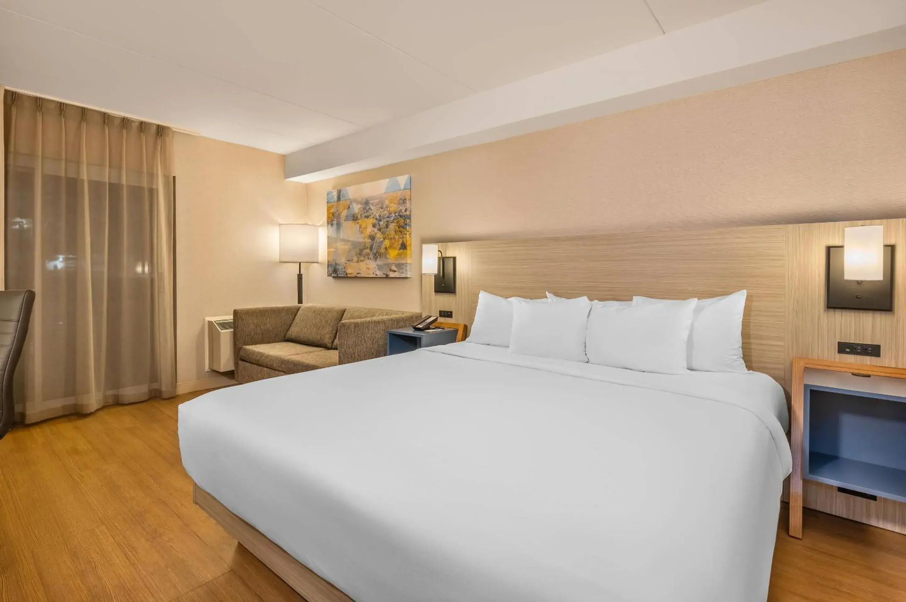 Bedroom, Bed in Comfort Inn Bedroom, Bed in Comfort Inn