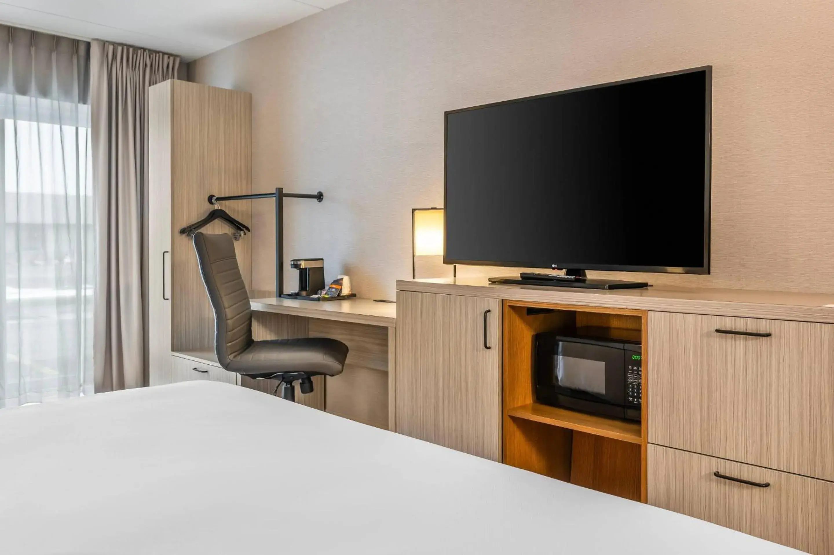 Bedroom, Bed in Comfort Inn Bedroom, Bed in Comfort Inn