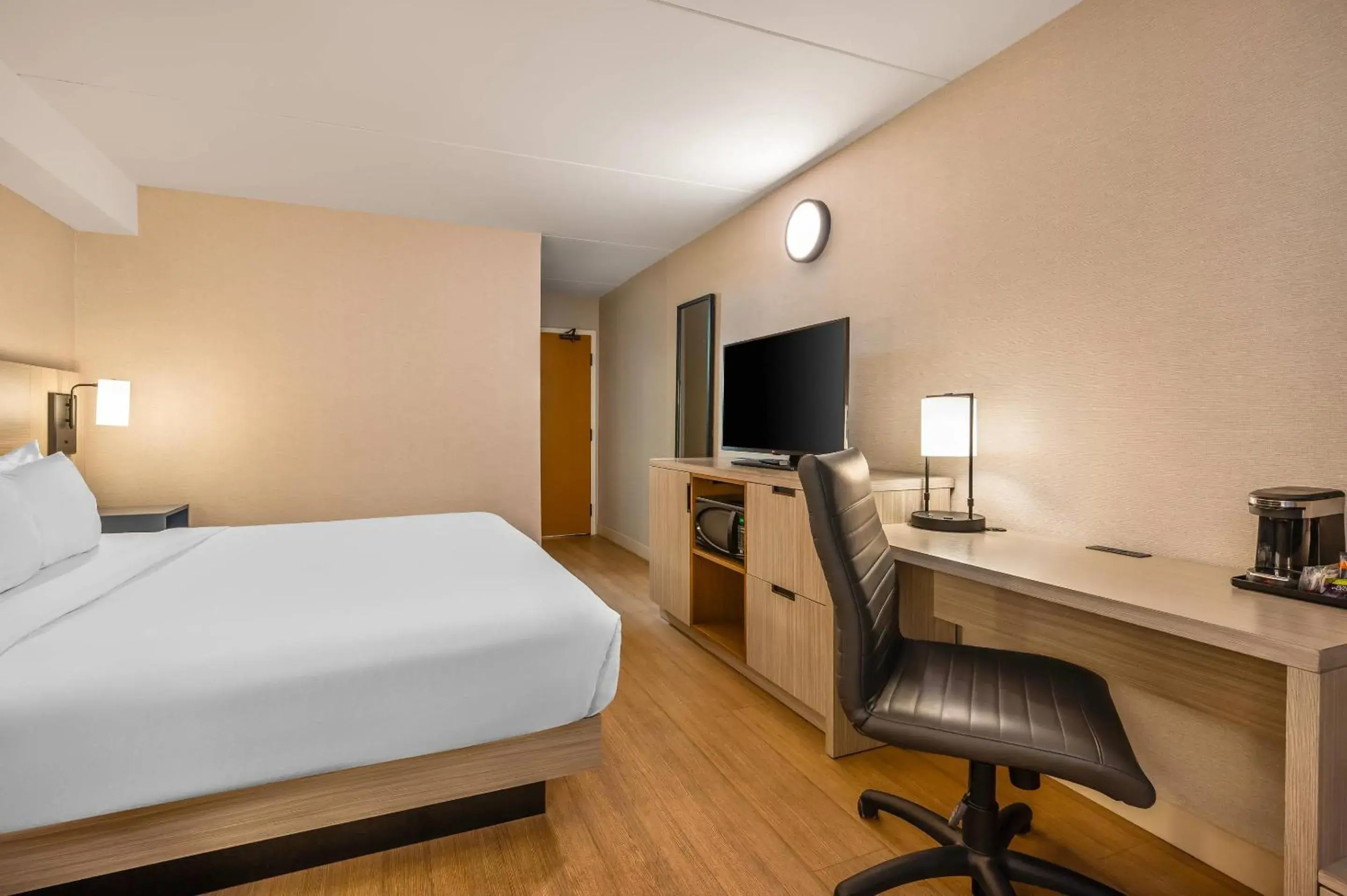 Bedroom, Bed in Comfort Inn Bedroom, Bed in Comfort Inn