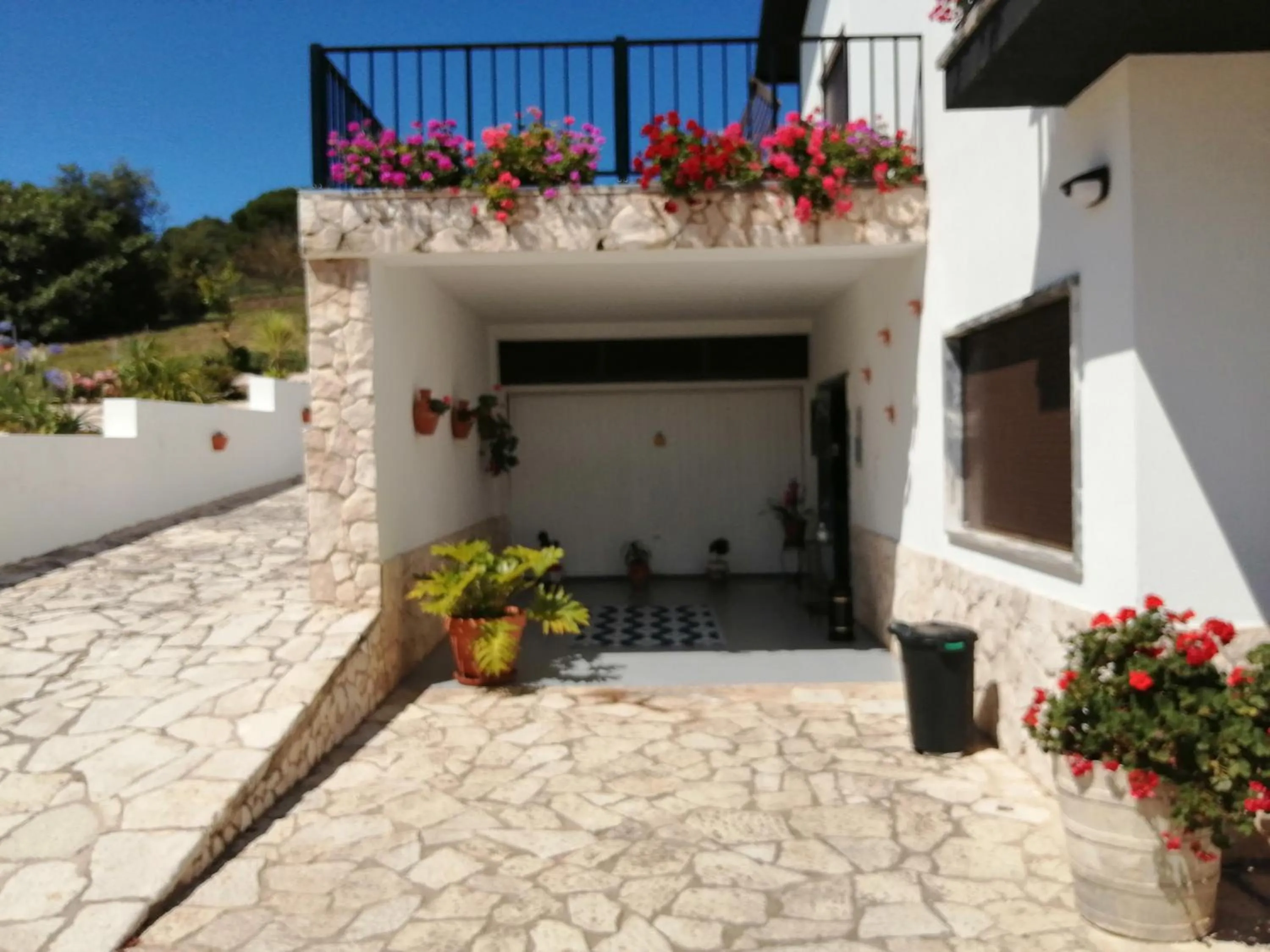 Facade/entrance in BB Silvercoast Casa das Flores