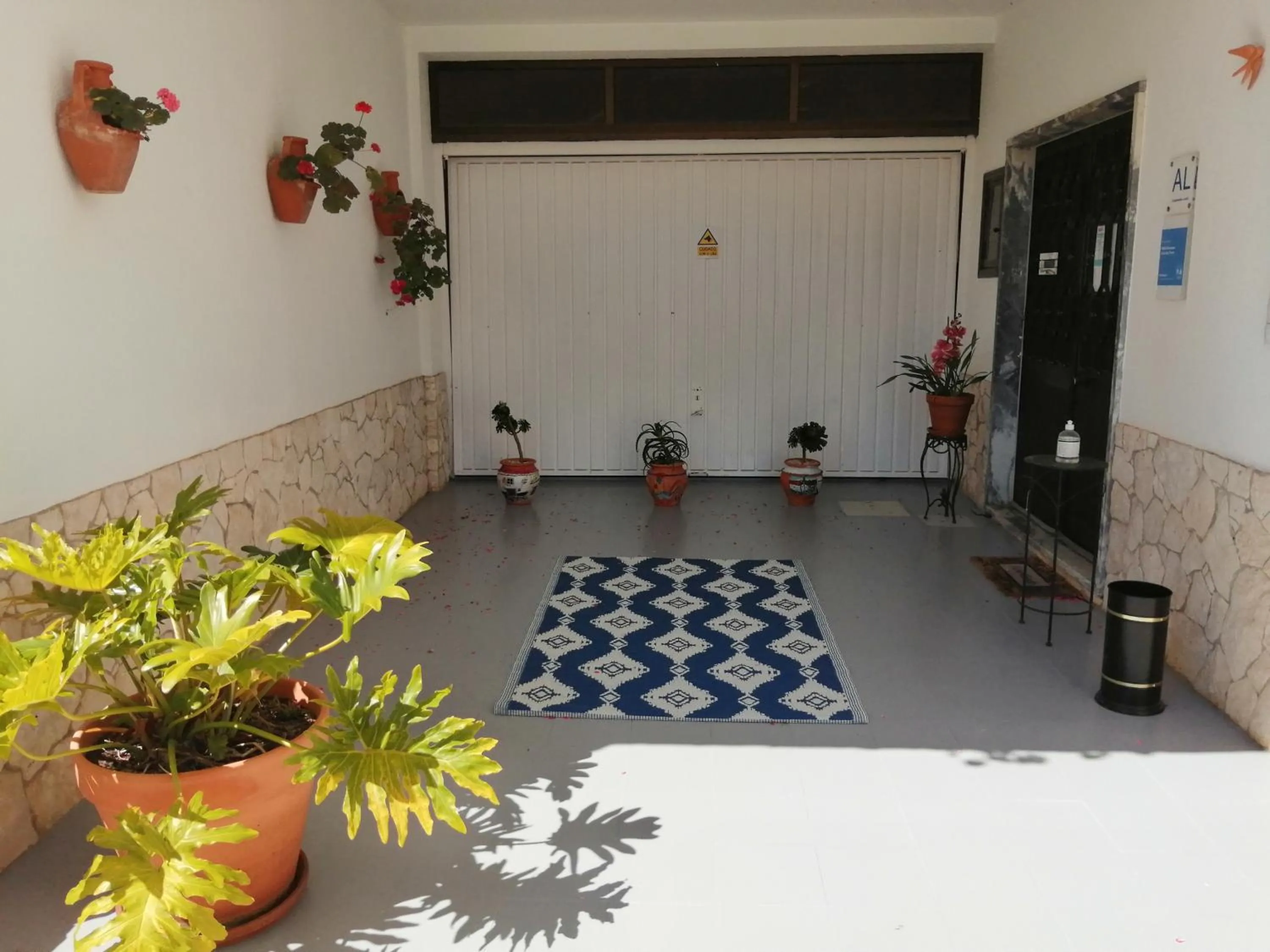 Facade/entrance in BB Silvercoast Casa das Flores