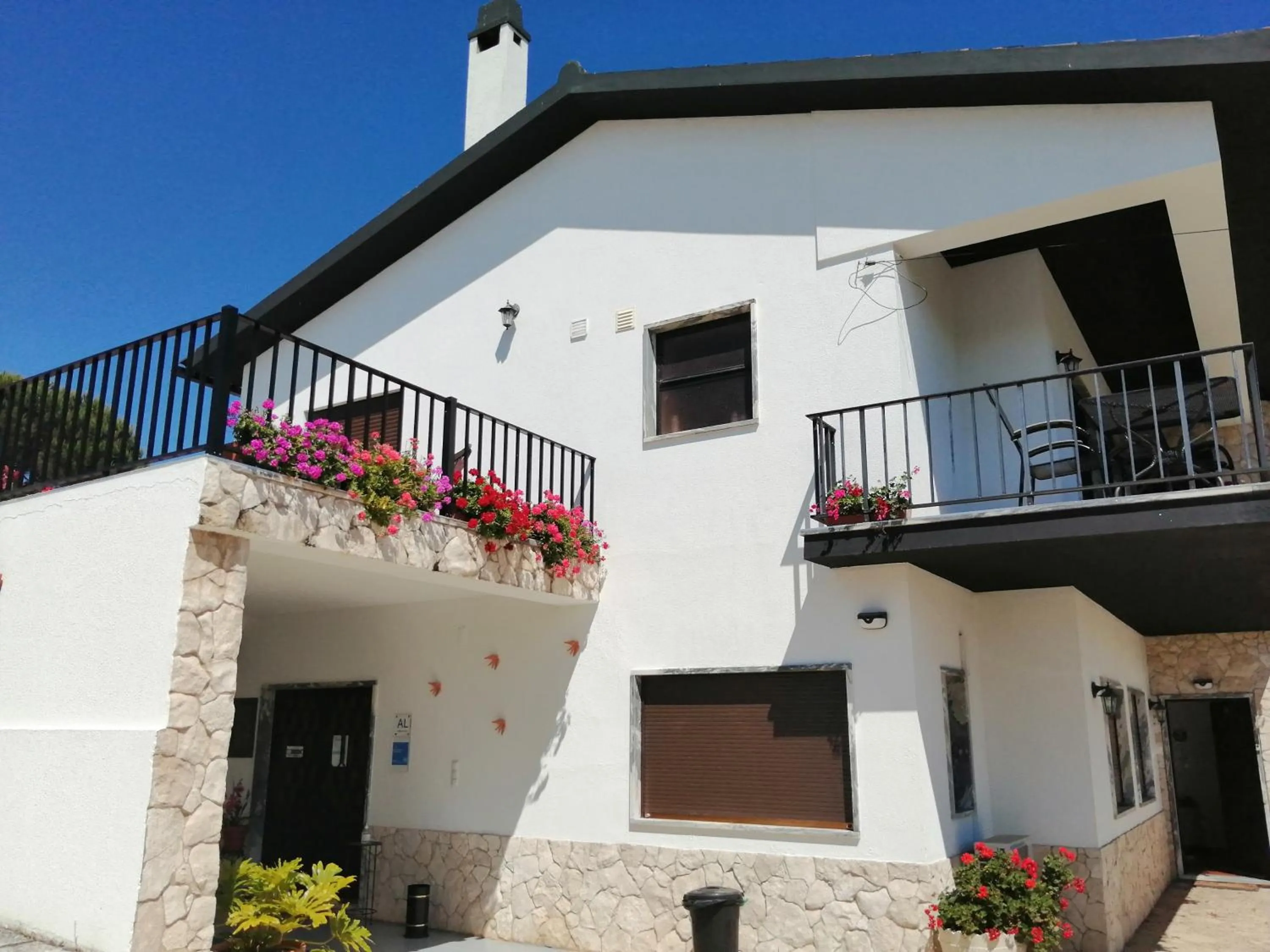 Property building in BB Silvercoast Casa das Flores