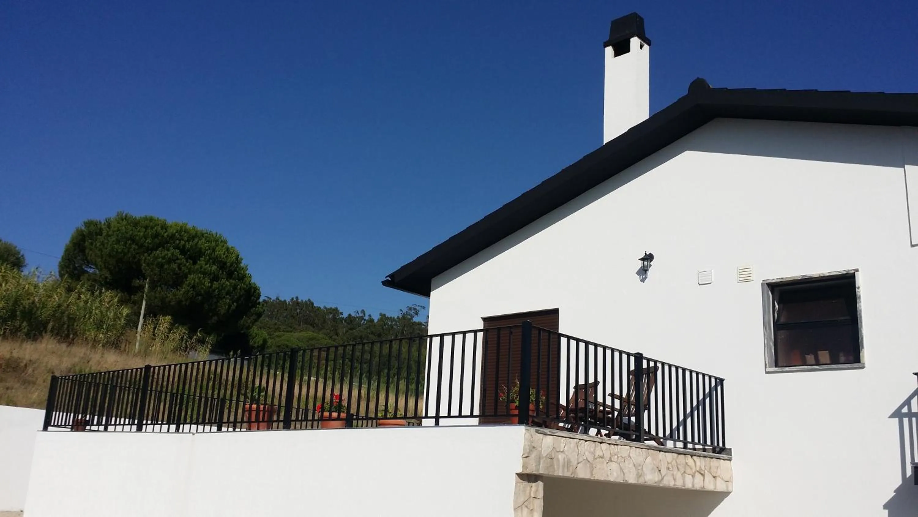 Property building in BB Silvercoast Casa das Flores