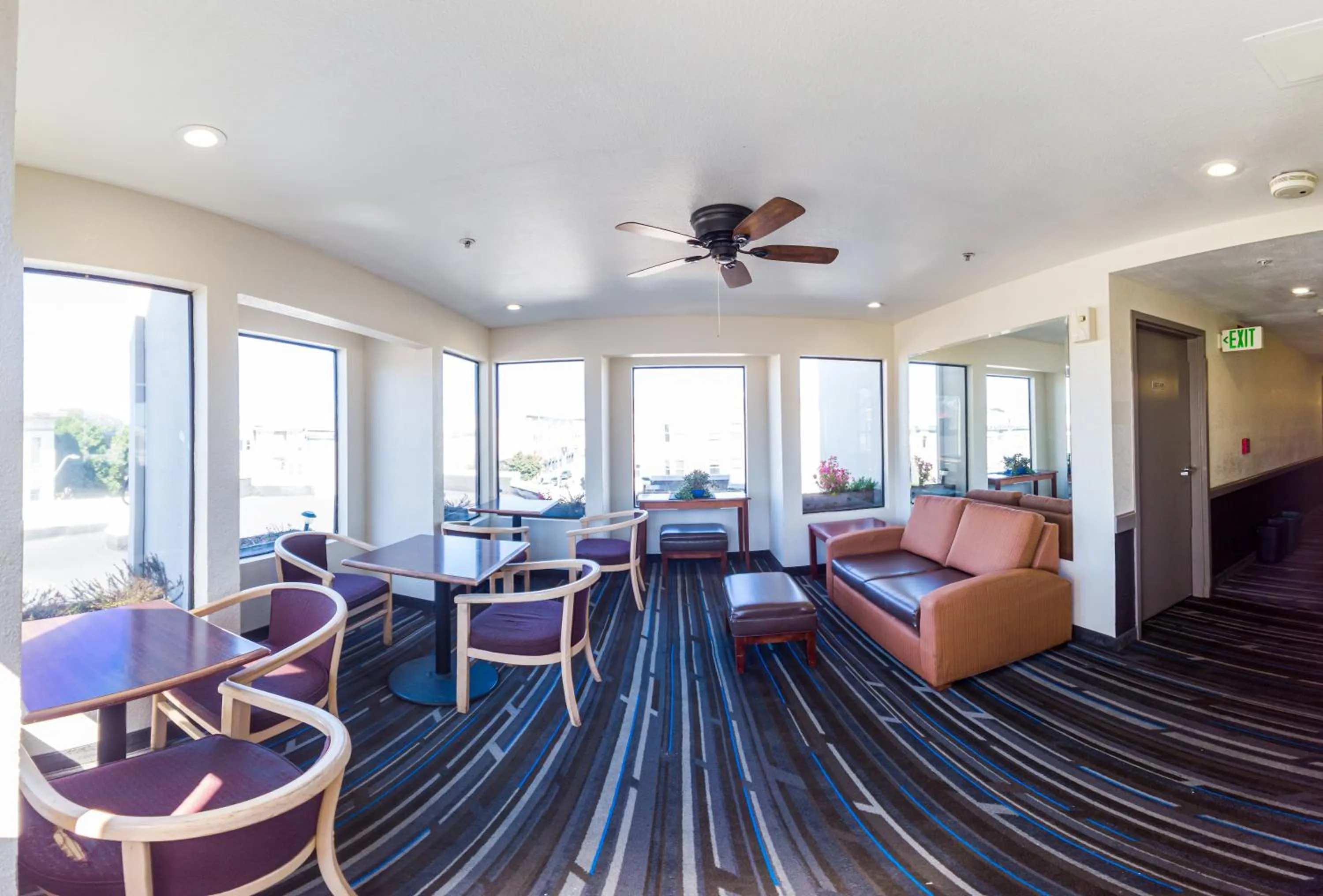 Seating area in Buena Vista Motor Inn