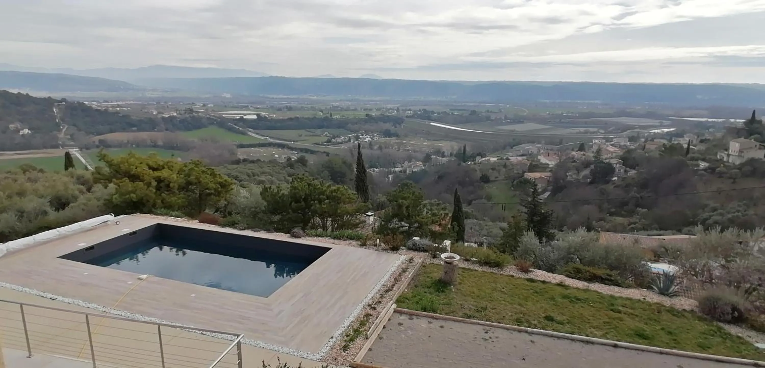 Pool view in B&B L'ESCALADE en Lubéron