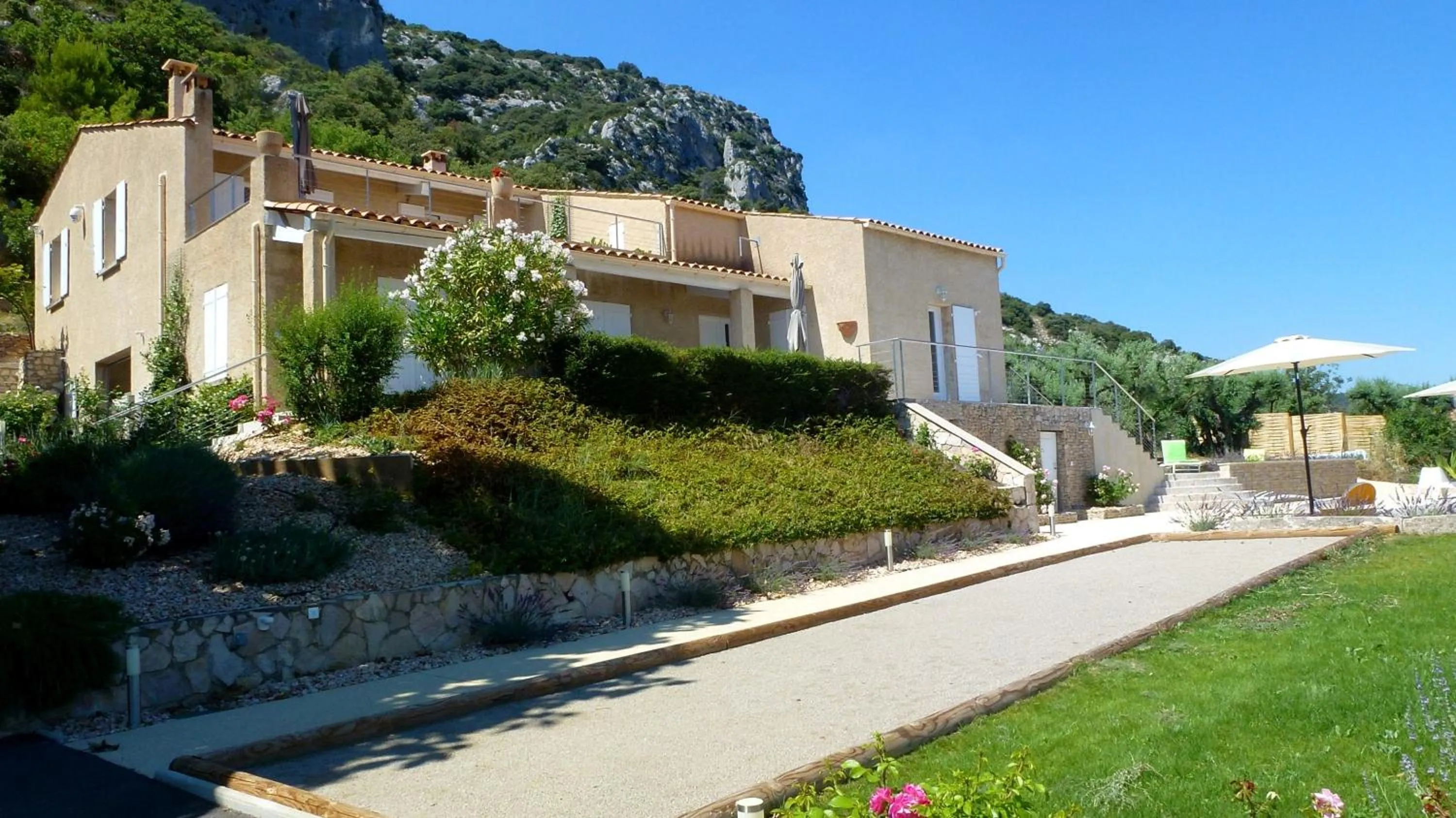 Property building in B&B L'ESCALADE en Lubéron