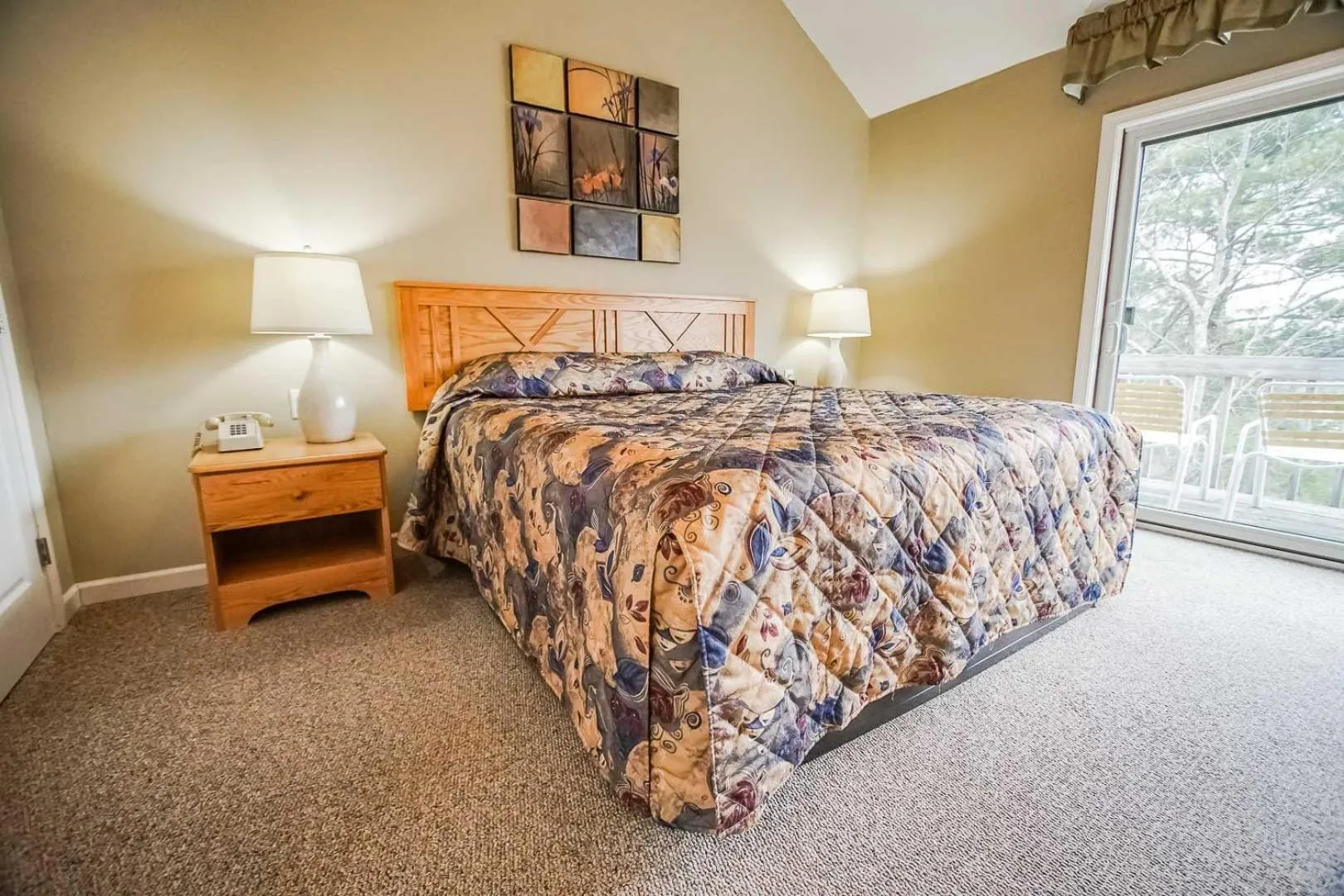 Bed in Tanglwood Resort