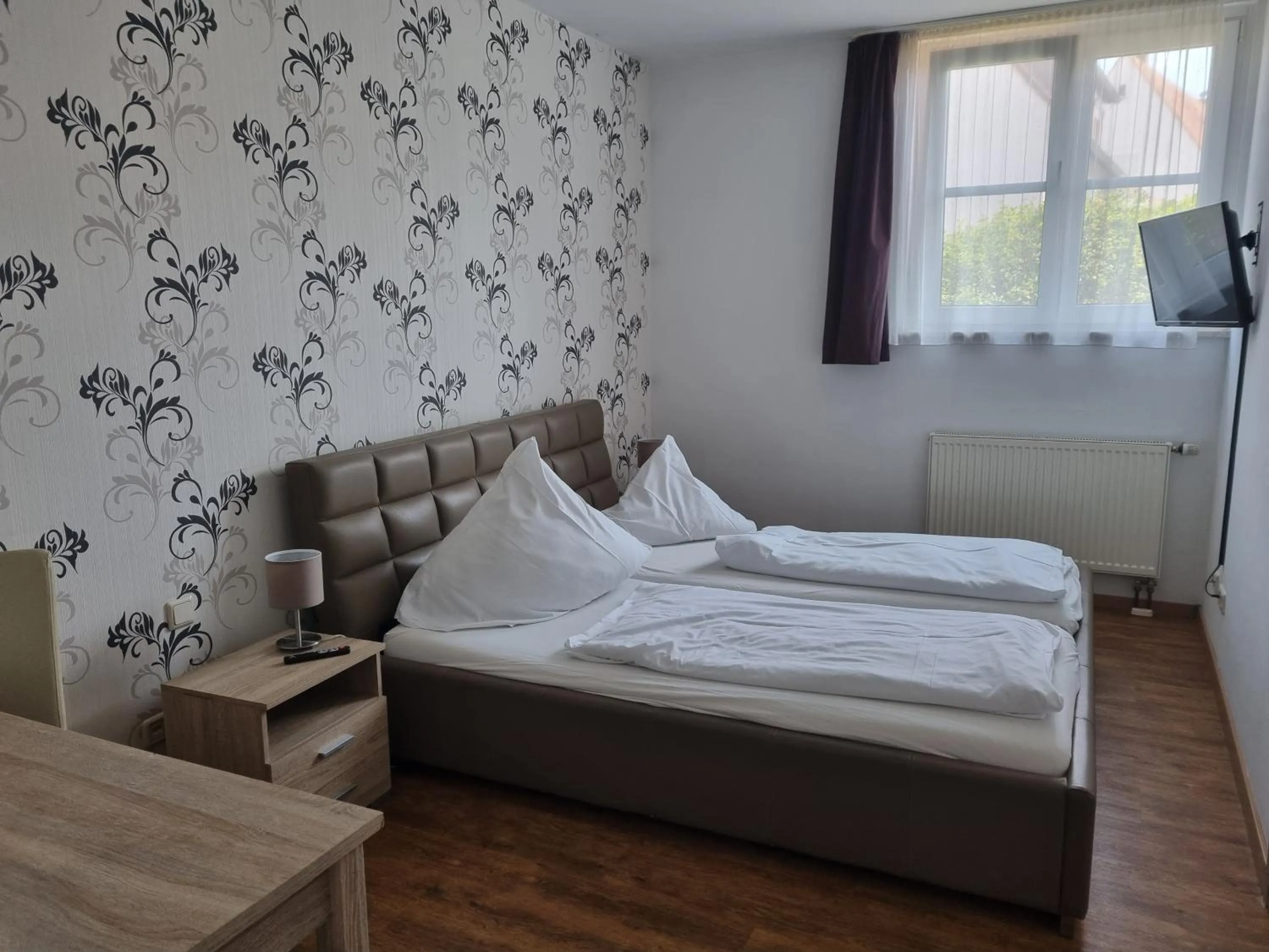 Bed in Landgasthof Mörsbergei