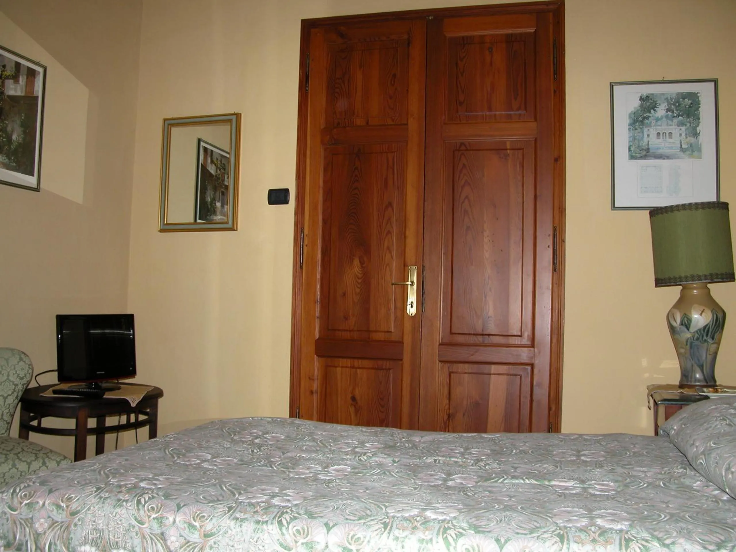 Bed in Villa Patrizia B&B