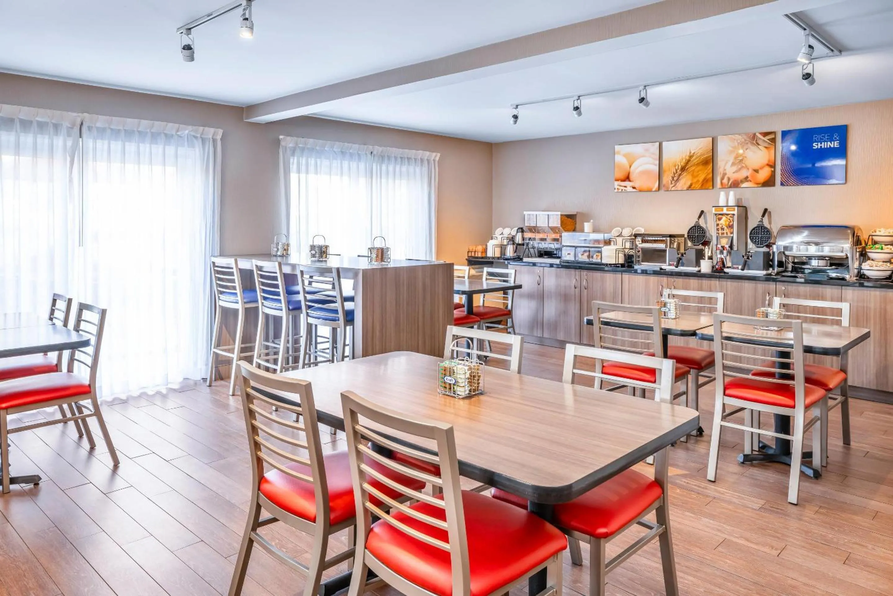 Breakfast in Comfort Inn East