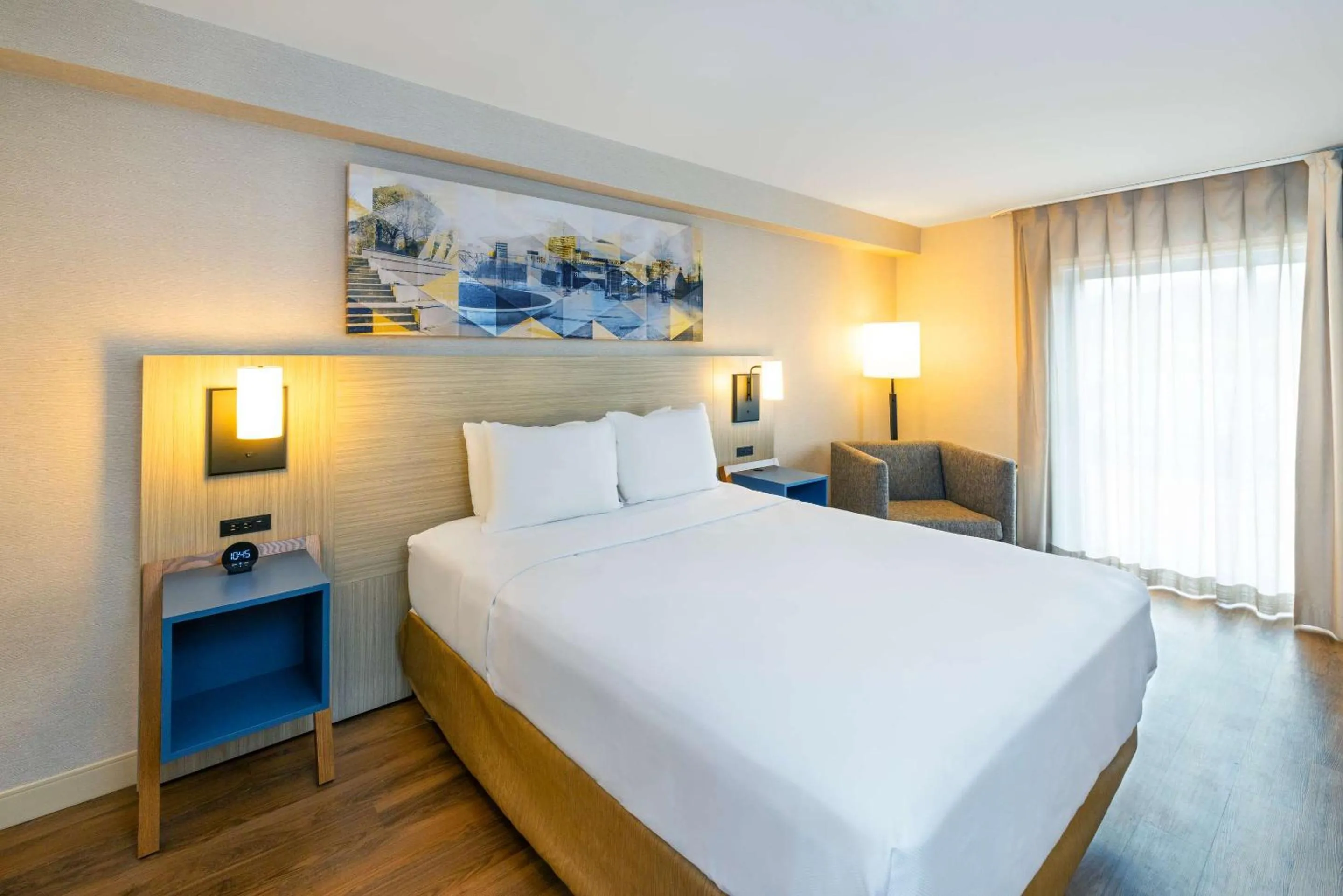 Bedroom, Bed in Comfort Inn East