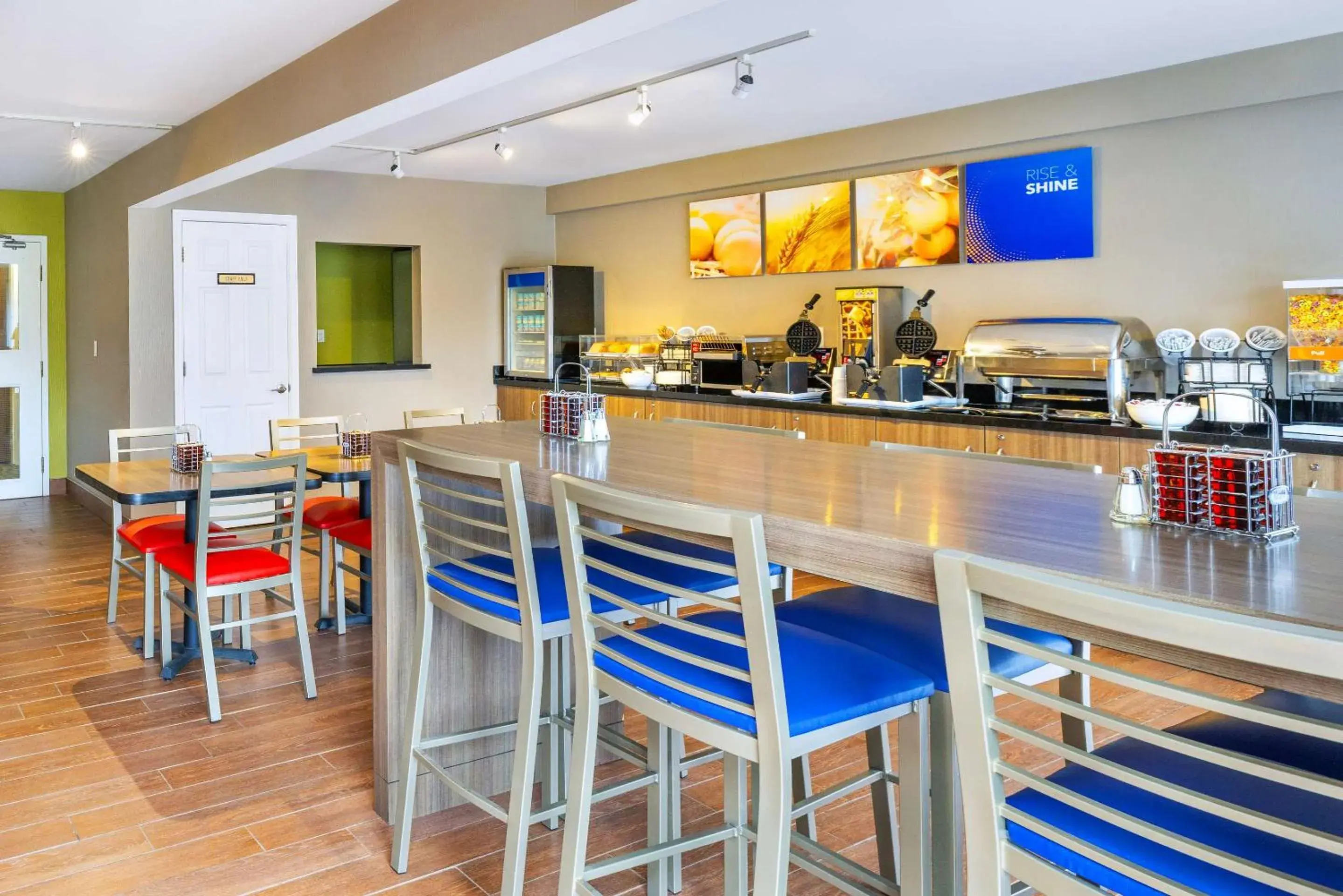 Breakfast in Comfort Inn East Breakfast in Comfort Inn East