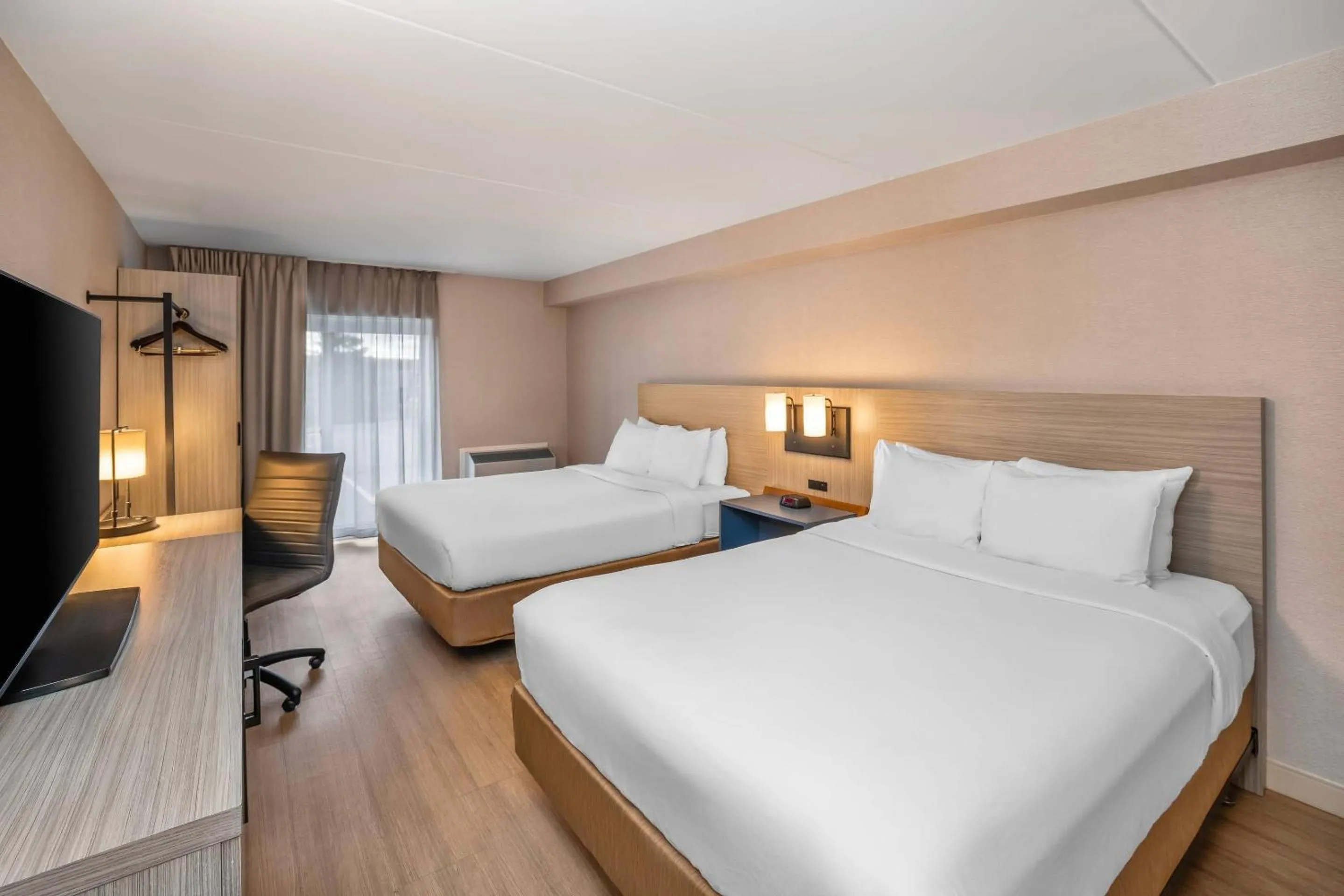 Bedroom, Bed in Comfort Inn East