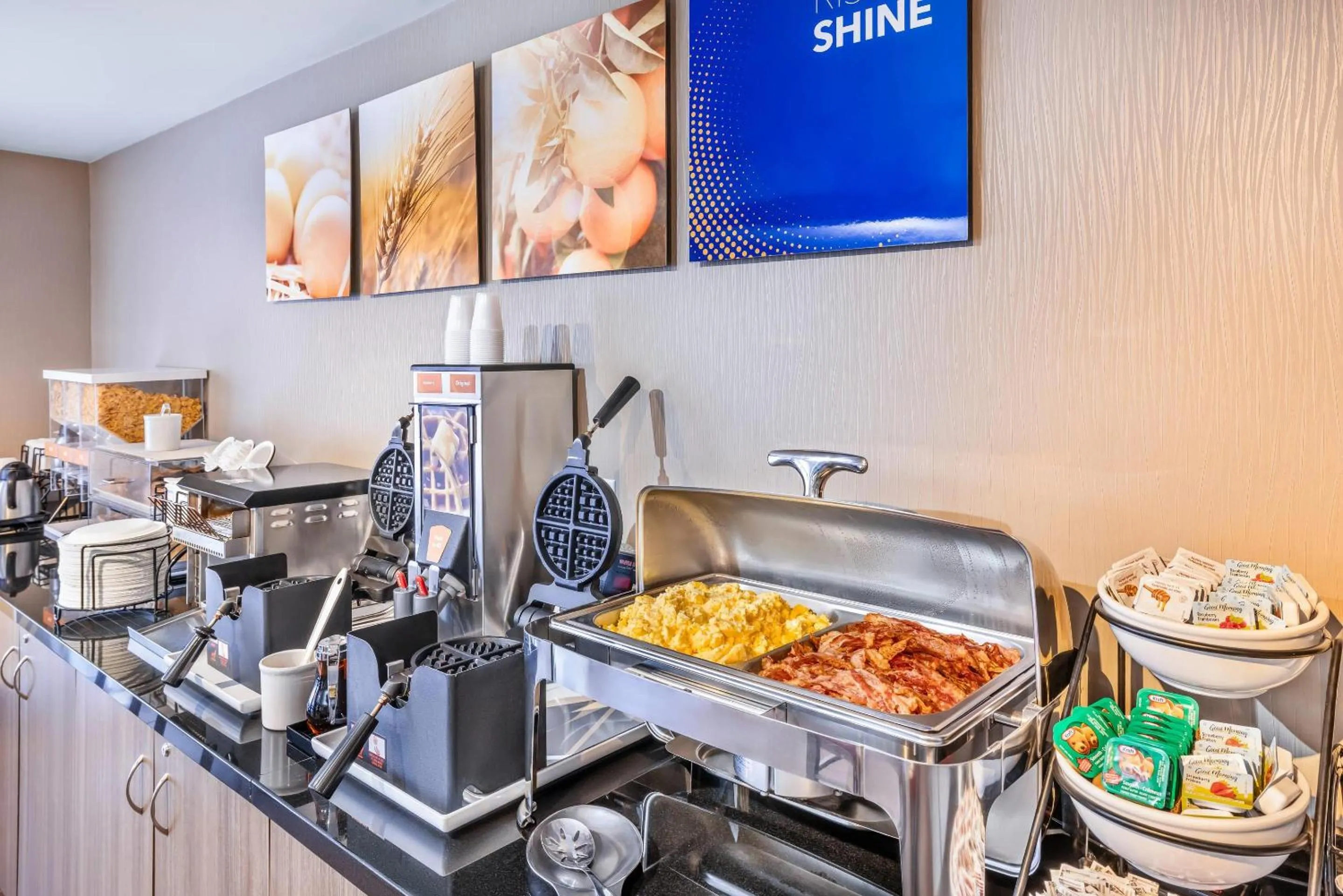 Breakfast in Comfort Inn East