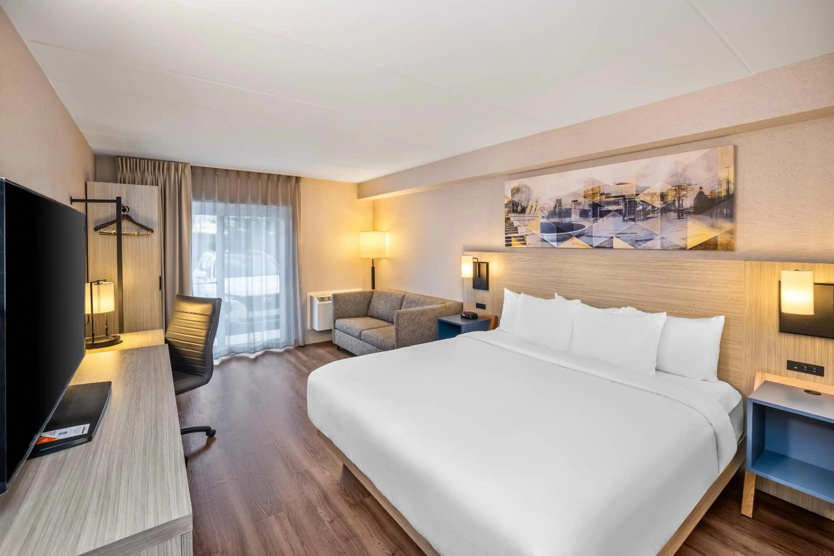 Bedroom, Bed in Comfort Inn East