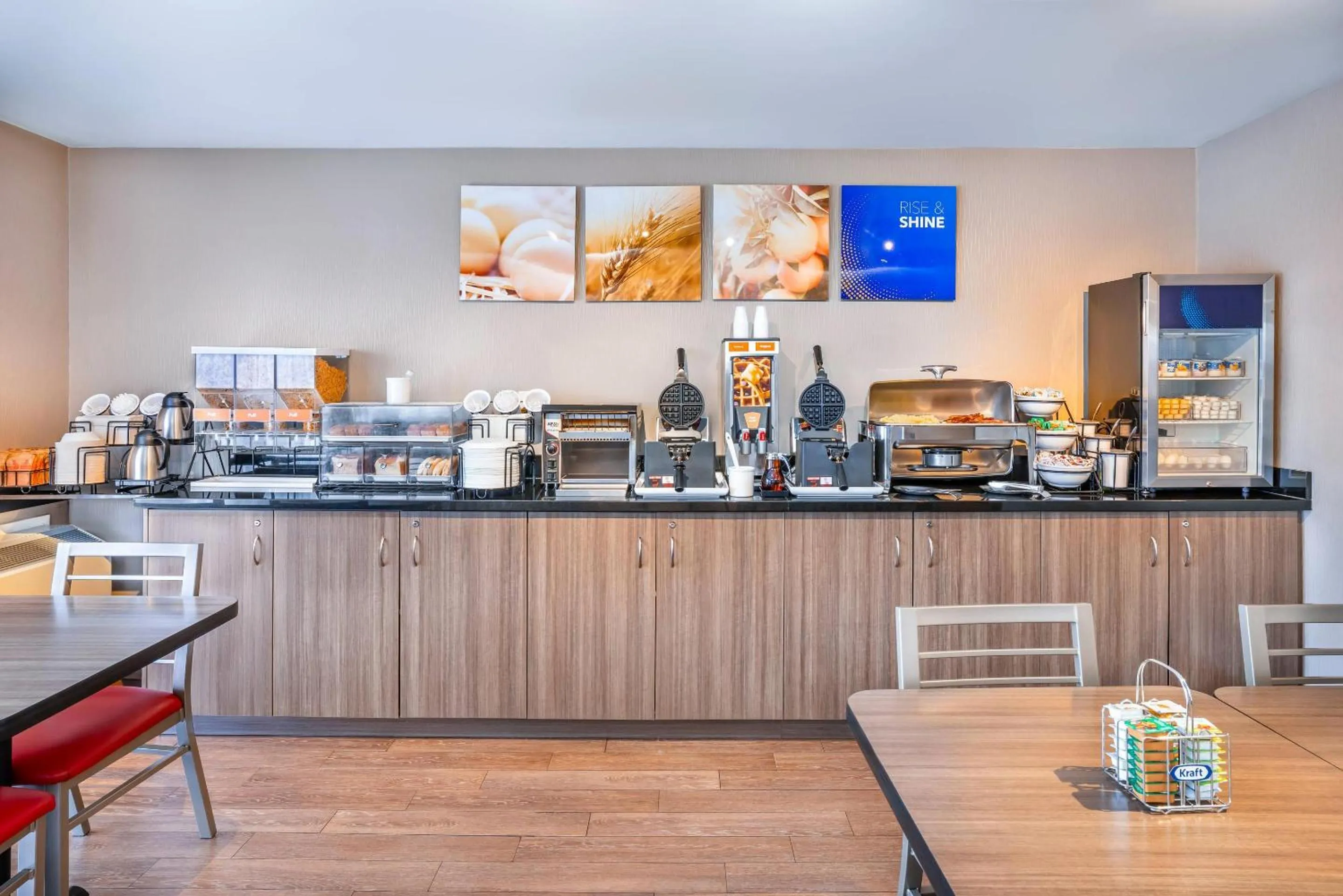 Breakfast in Comfort Inn East