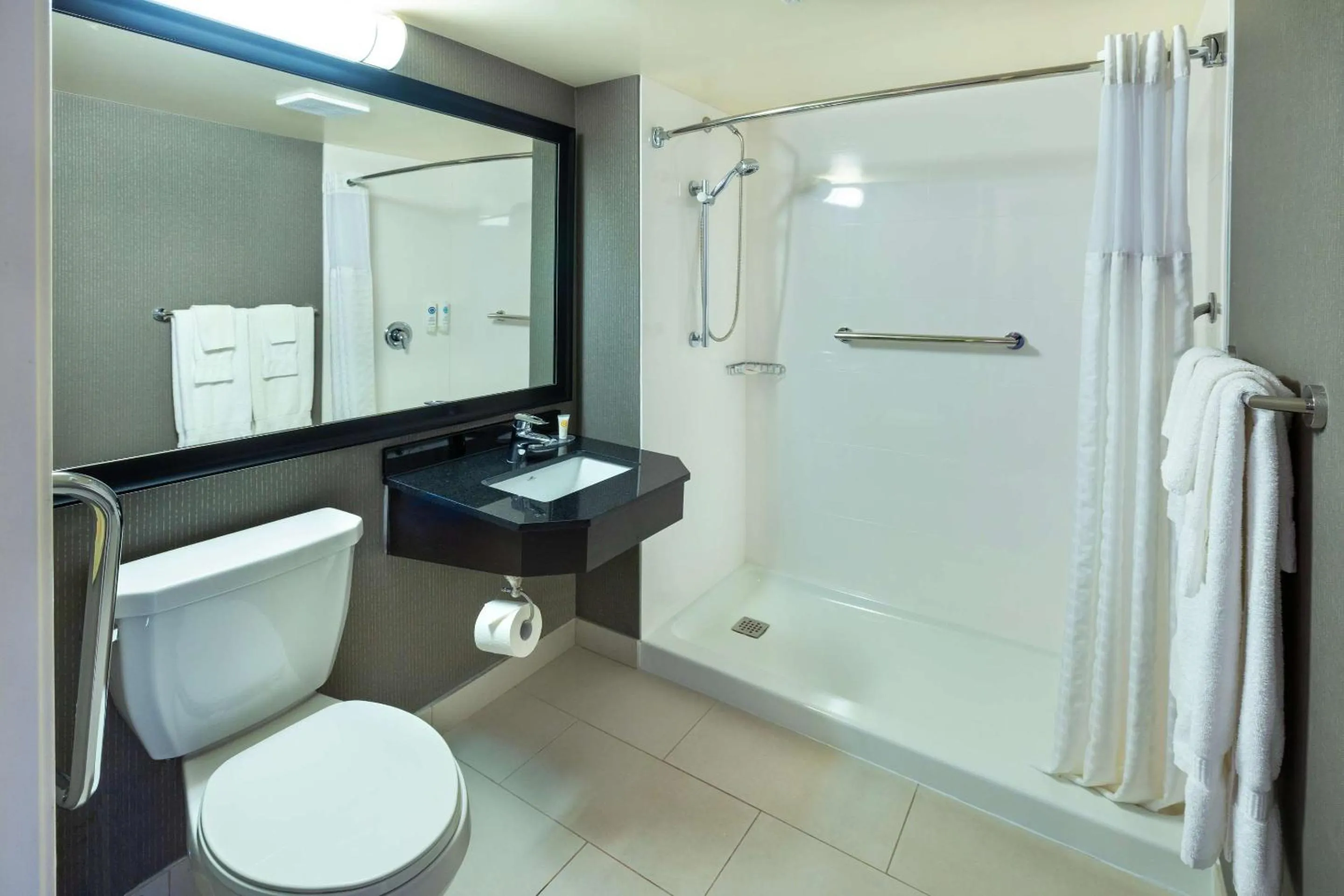 Bedroom in Comfort Inn East