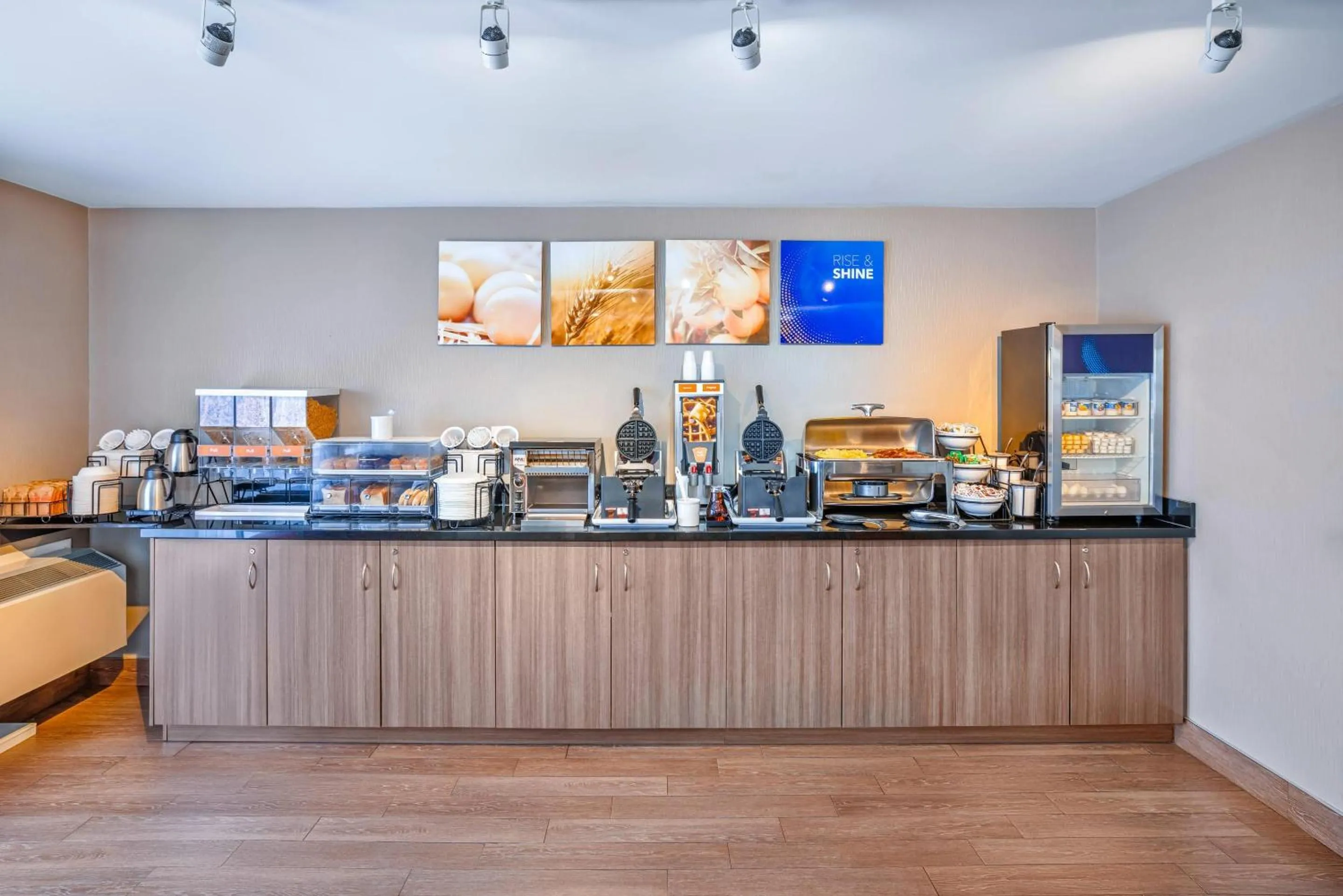 Breakfast in Comfort Inn East