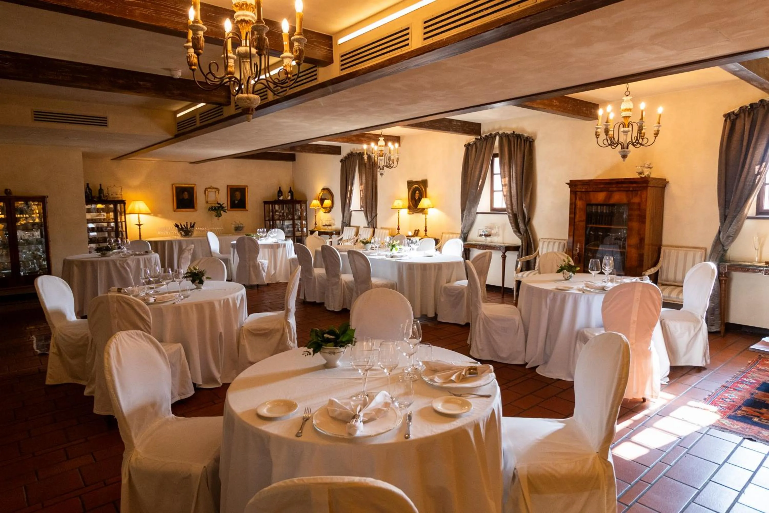 Dining area in Kendov Dvorec