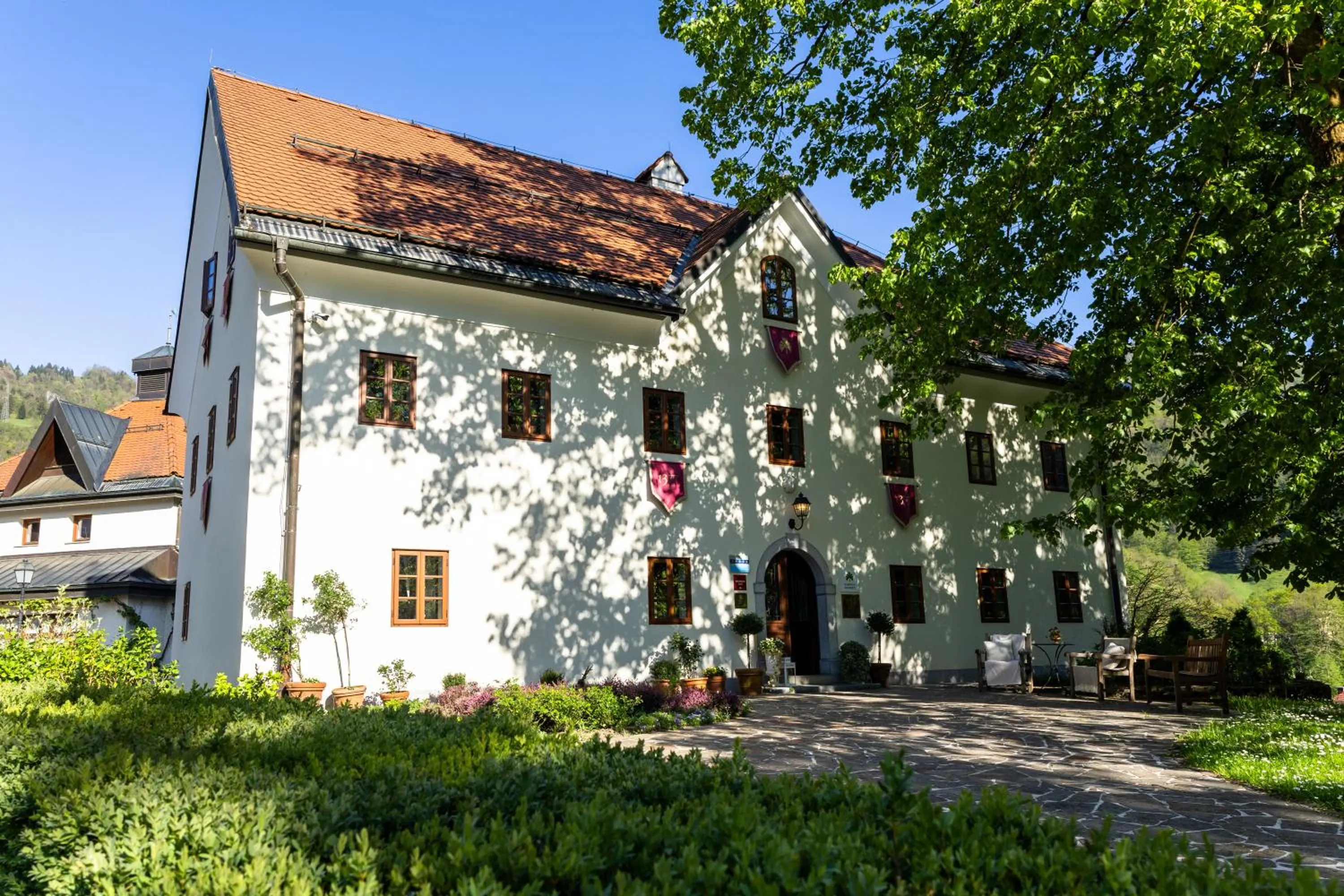 Restaurant/places to eat in Kendov Dvorec