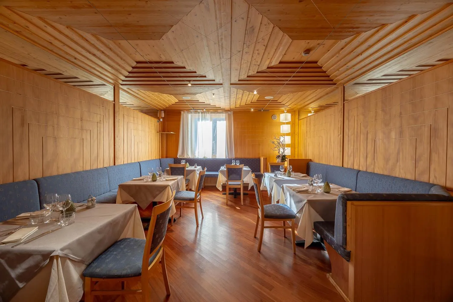 Restaurant/places to eat in Phi Hotel Bellamonte