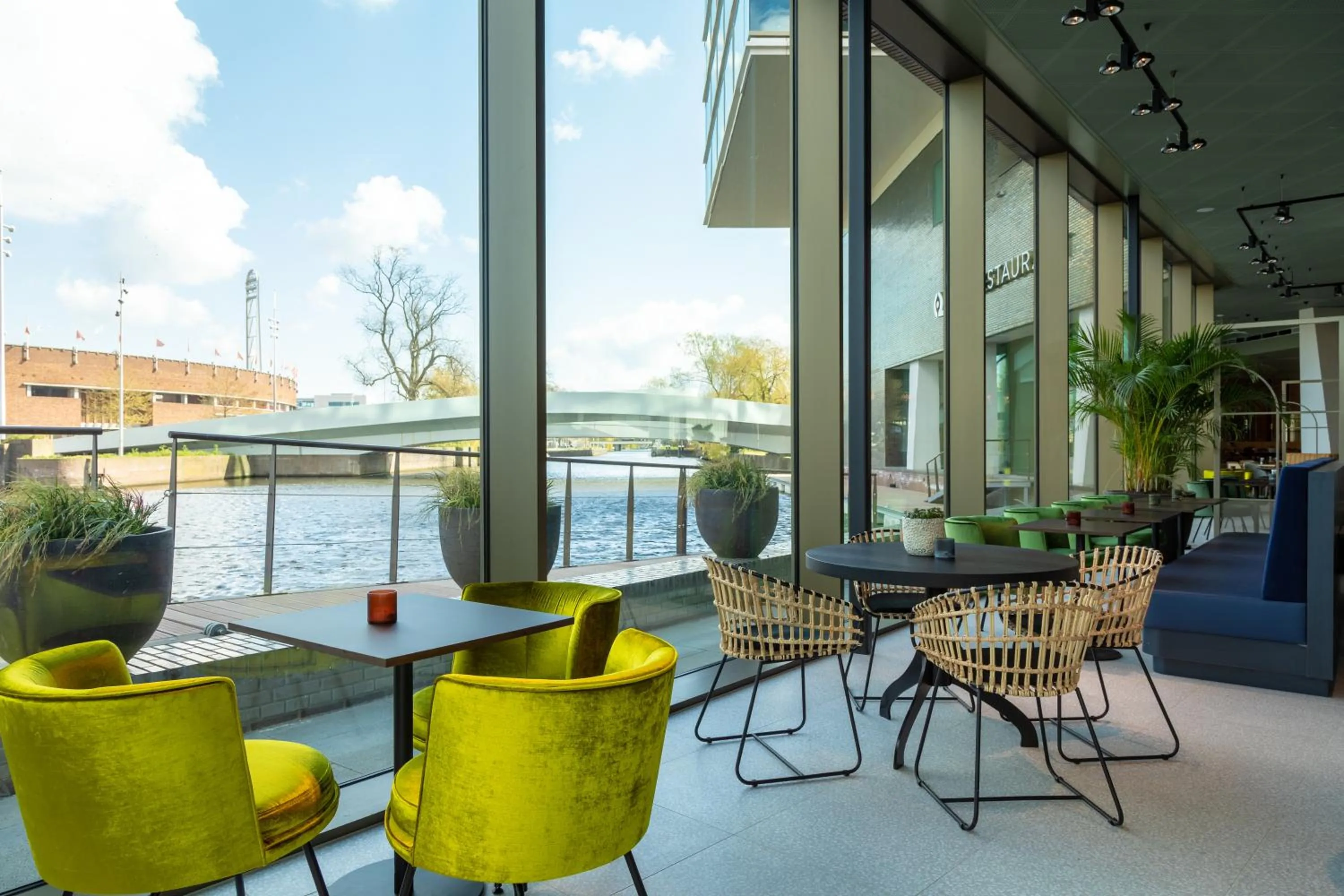 Restaurant/places to eat in Olympic Hotel