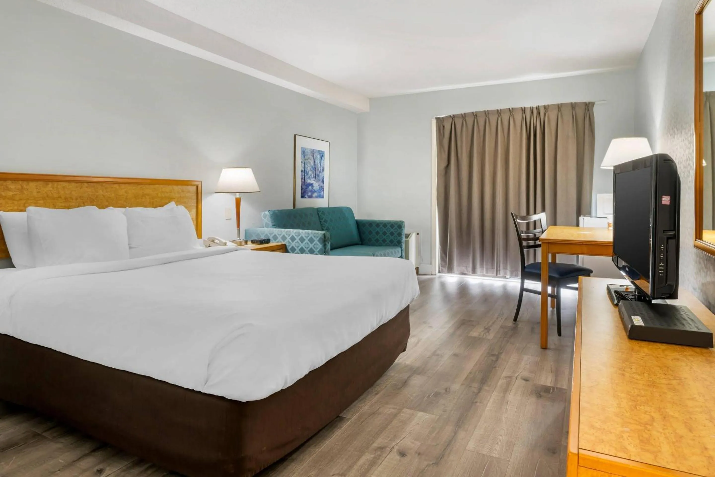 Bedroom, Bed in Rodeway Inn