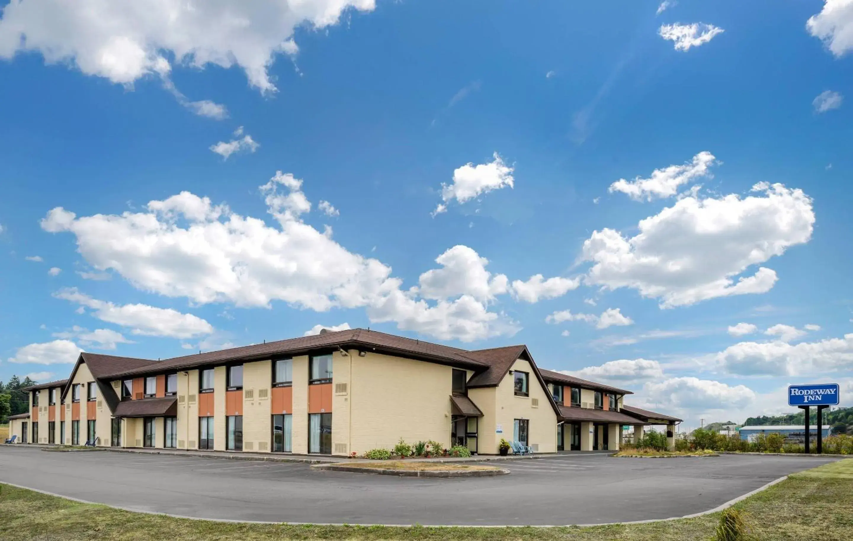 Property building in Rodeway Inn Property building in Rodeway Inn