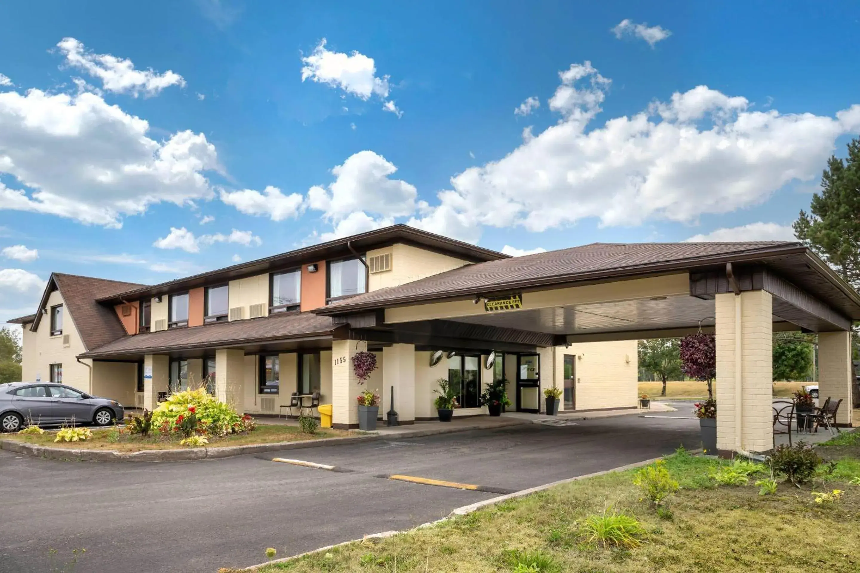 Property building in Rodeway Inn Property building in Rodeway Inn