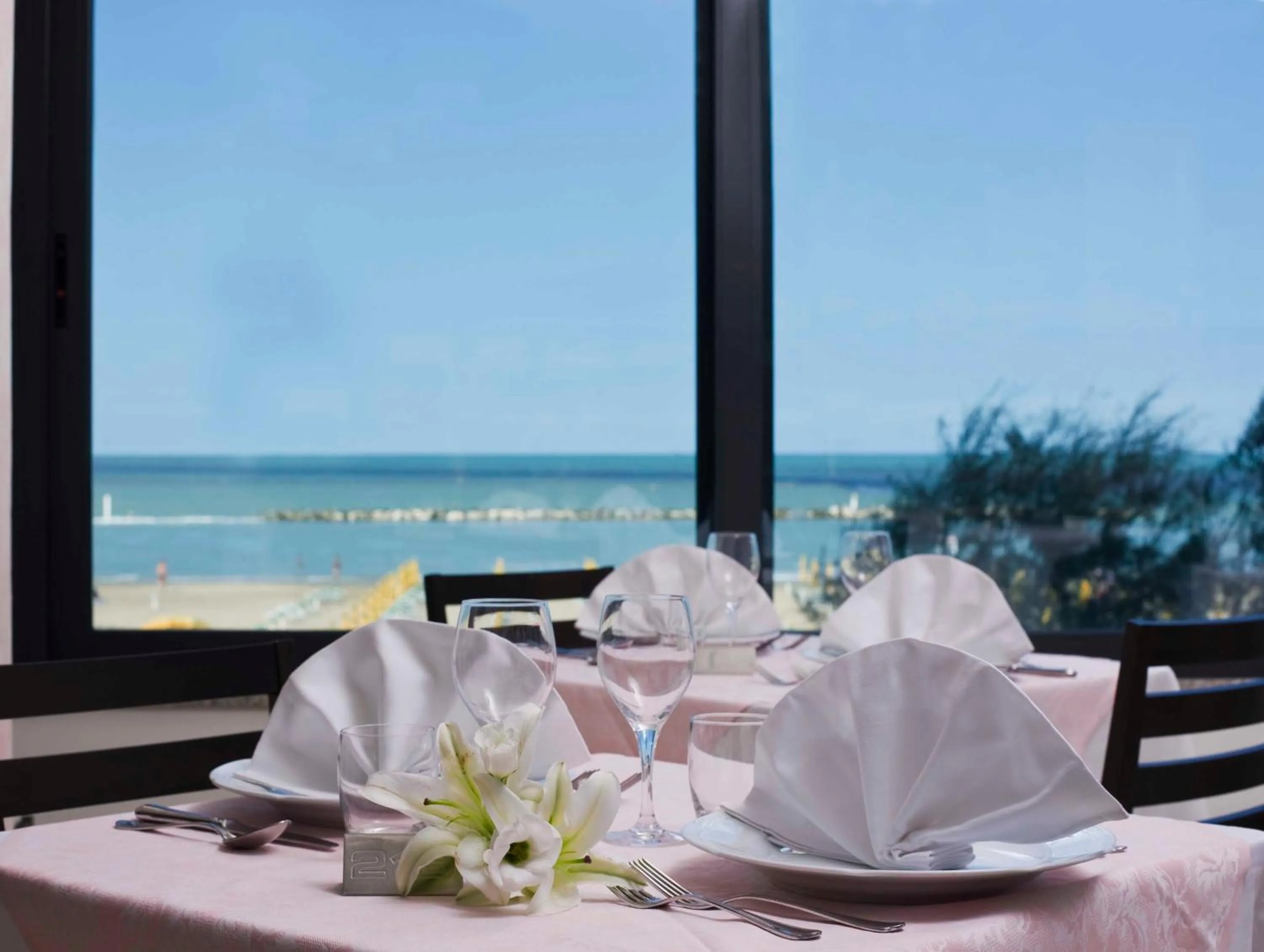 Restaurant/places to eat in Hotel Napoleon