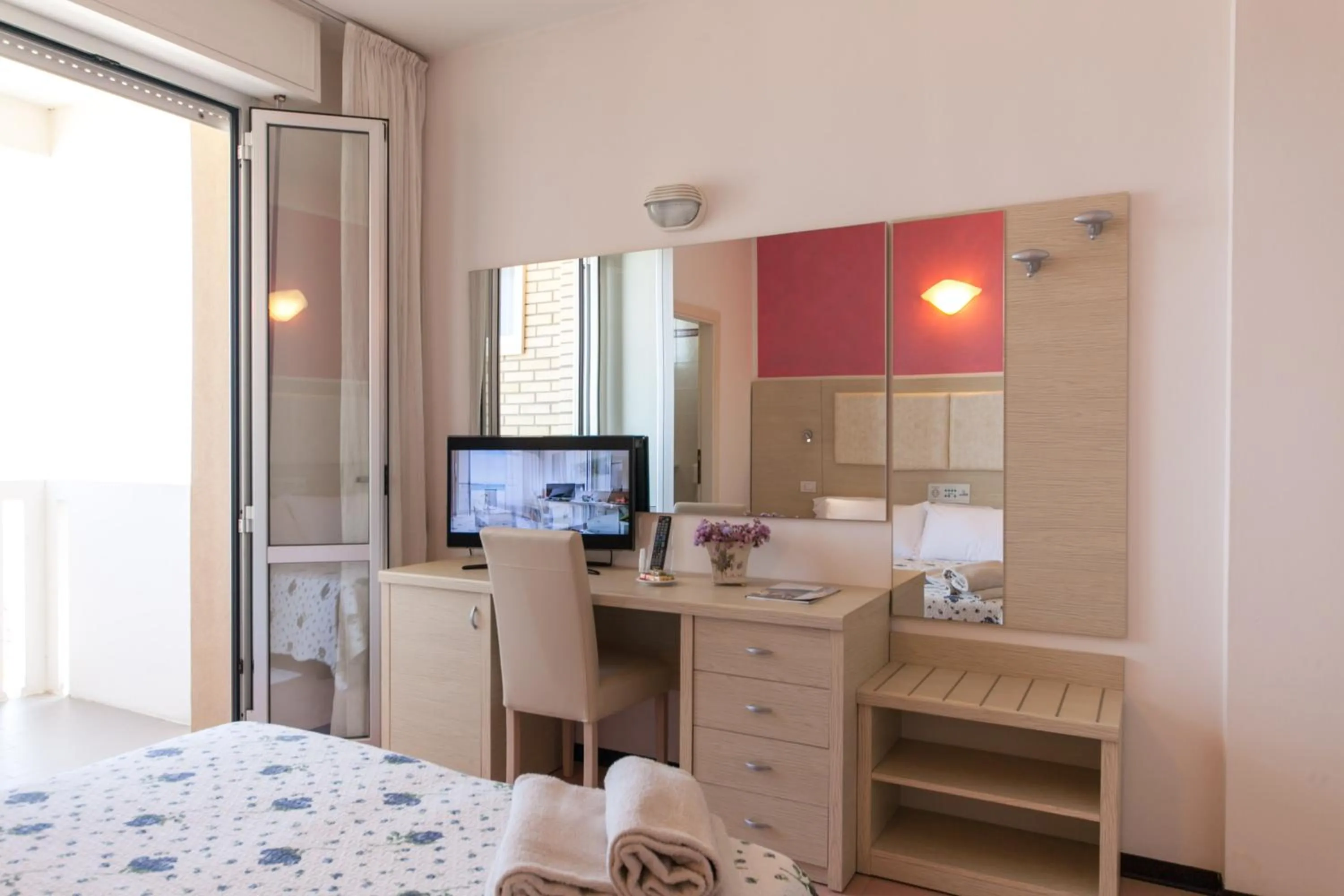 TV and multimedia, Bed in Hotel Napoleon