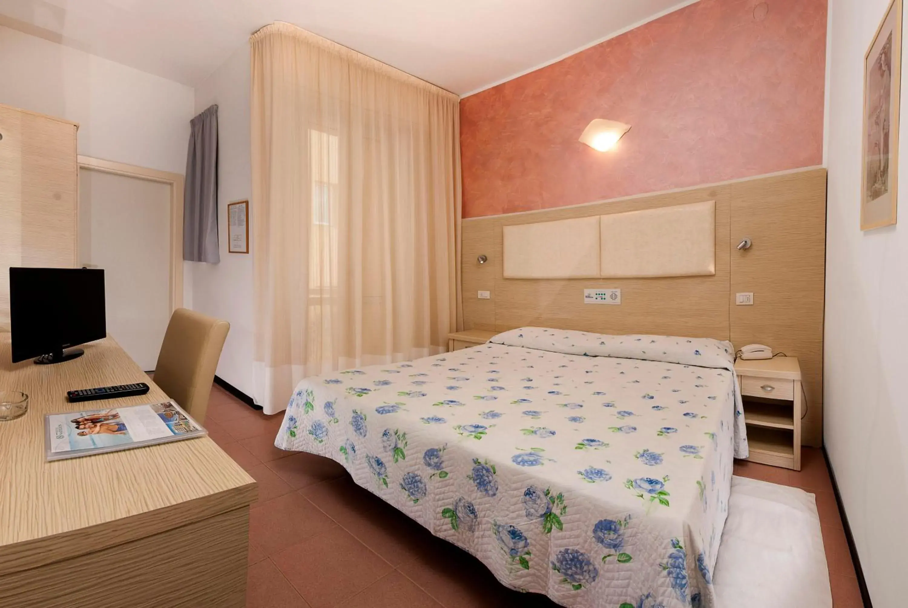 Bedroom, Bed in Hotel Napoleon