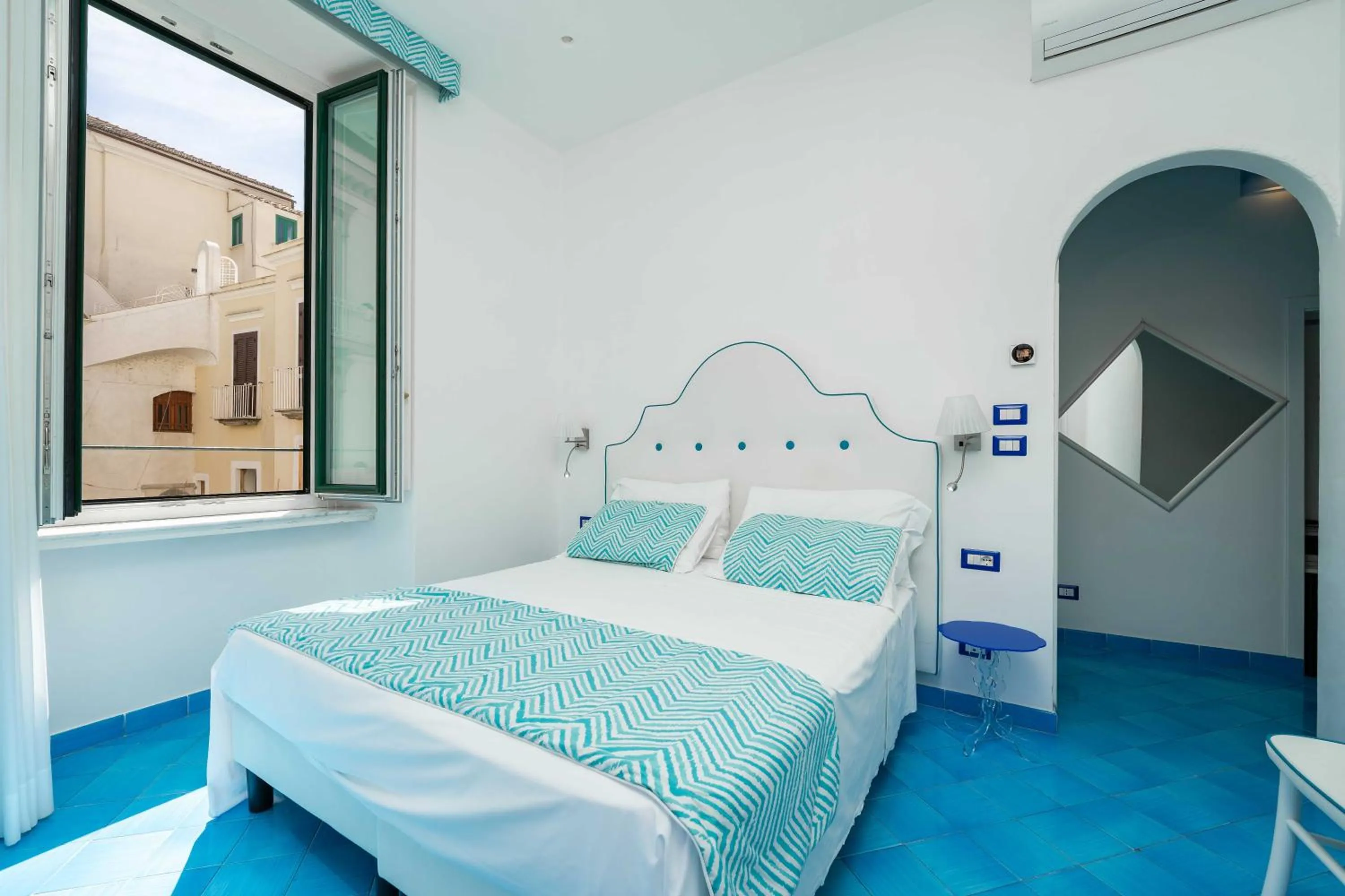 Photo of the whole room, Bed in Albergo S. Andrea