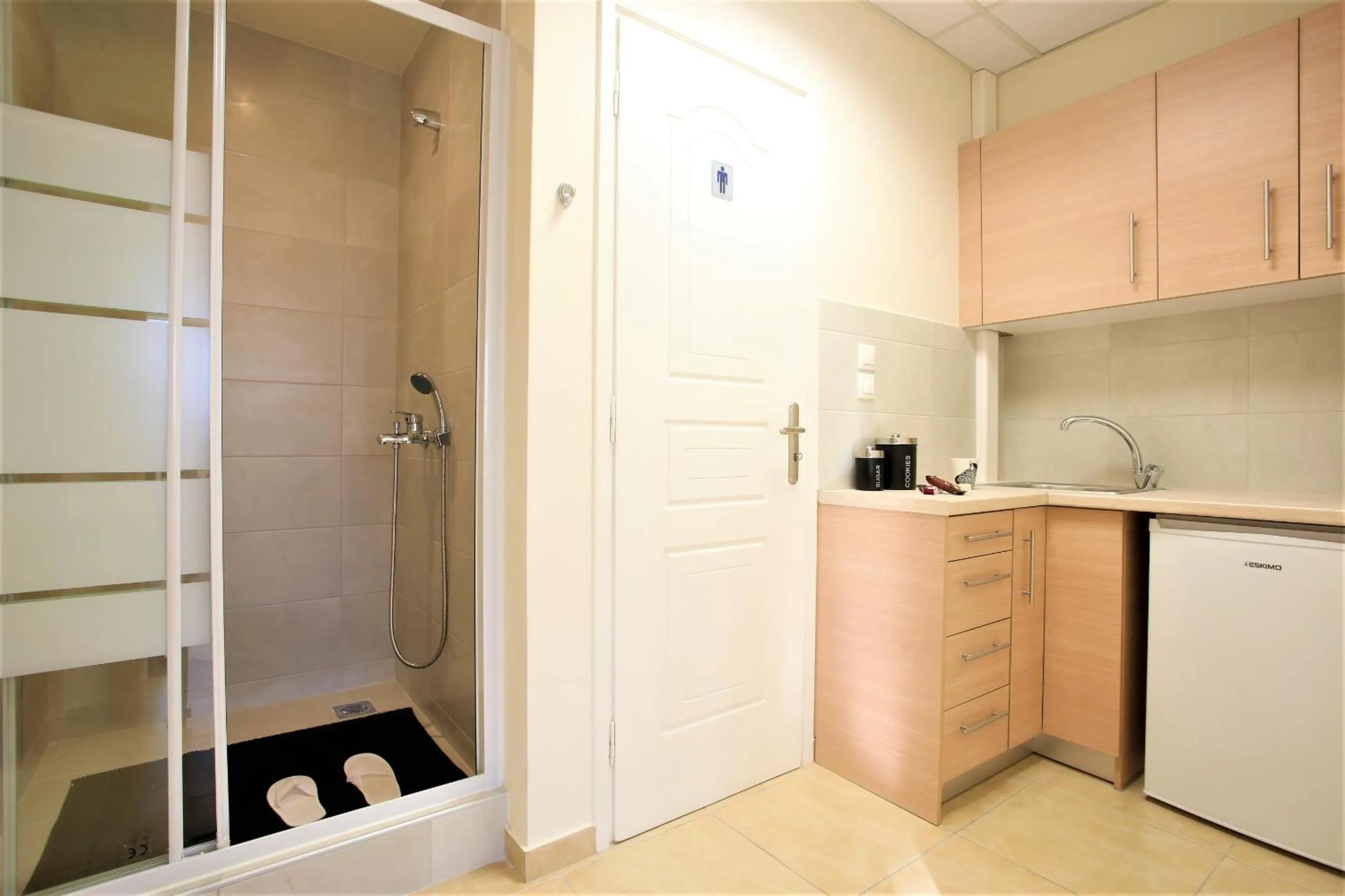 Shower in GK Airport Suites - Free Shuttle by GK Properties