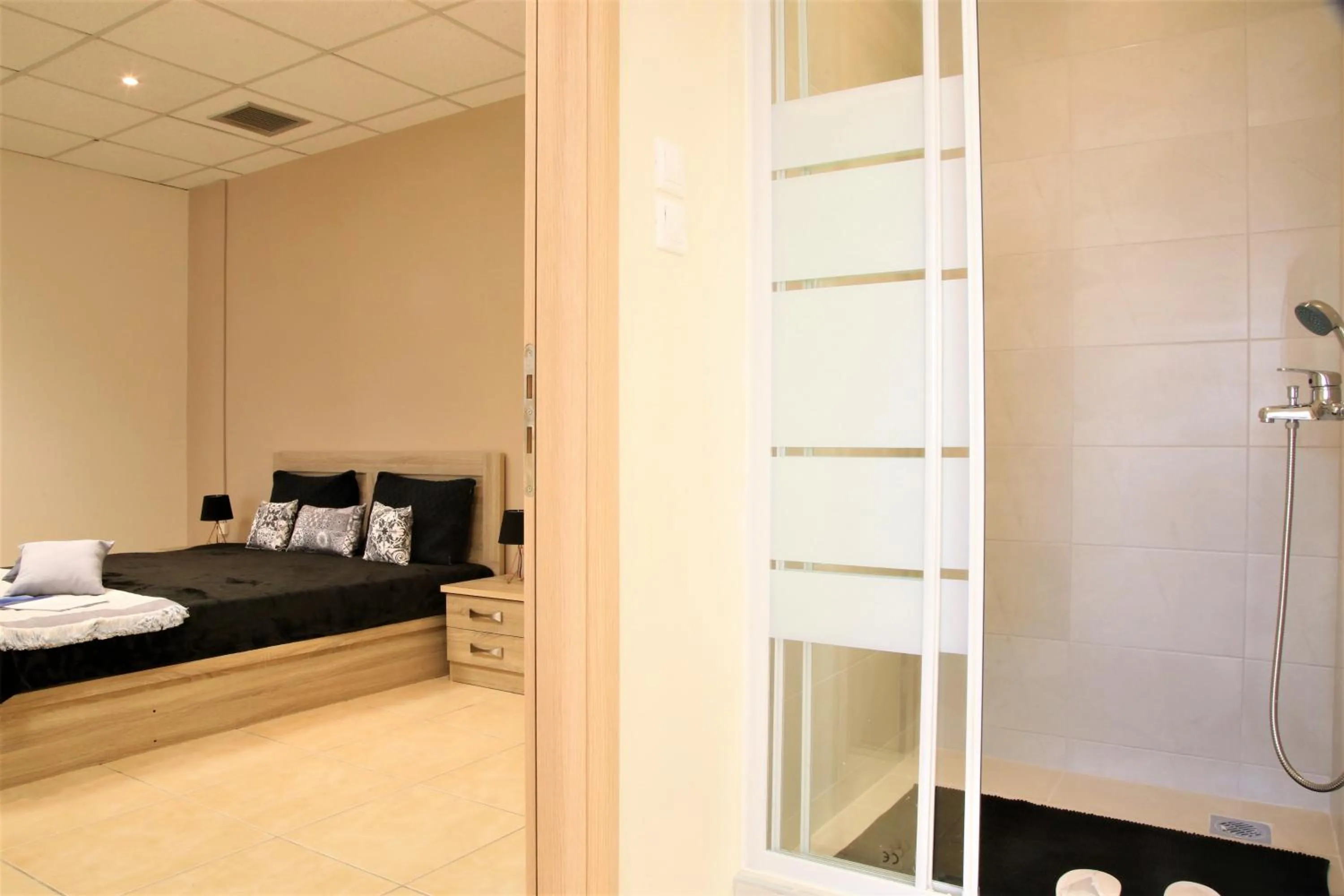 Other, Bed in GK Airport Suites - Free Shuttle by GK Properties