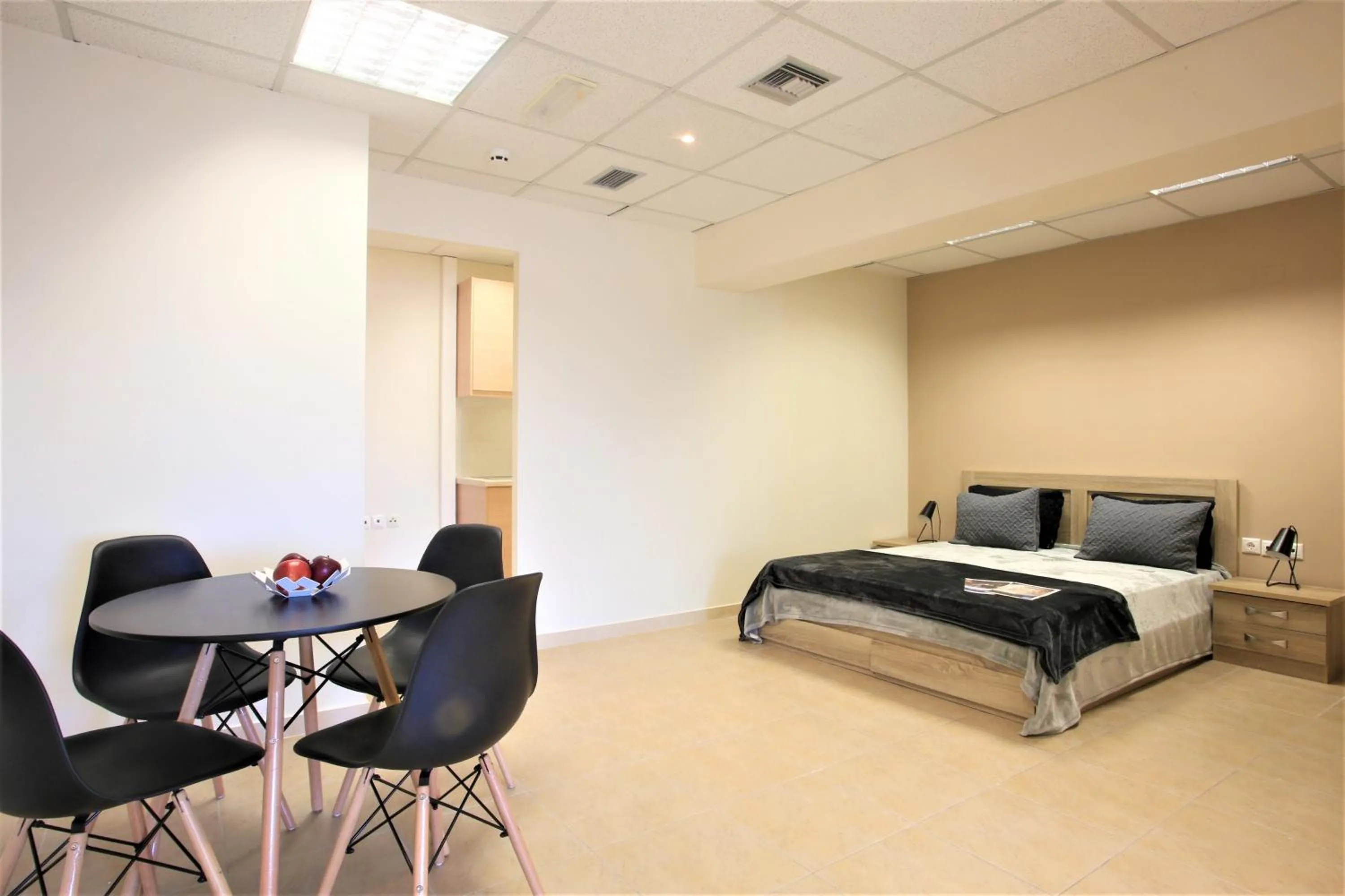 Bed in GK Airport Suites - Free Shuttle by GK Properties