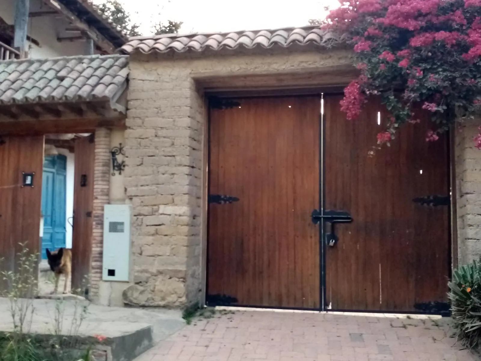 Facade/entrance in Estancia El Sol