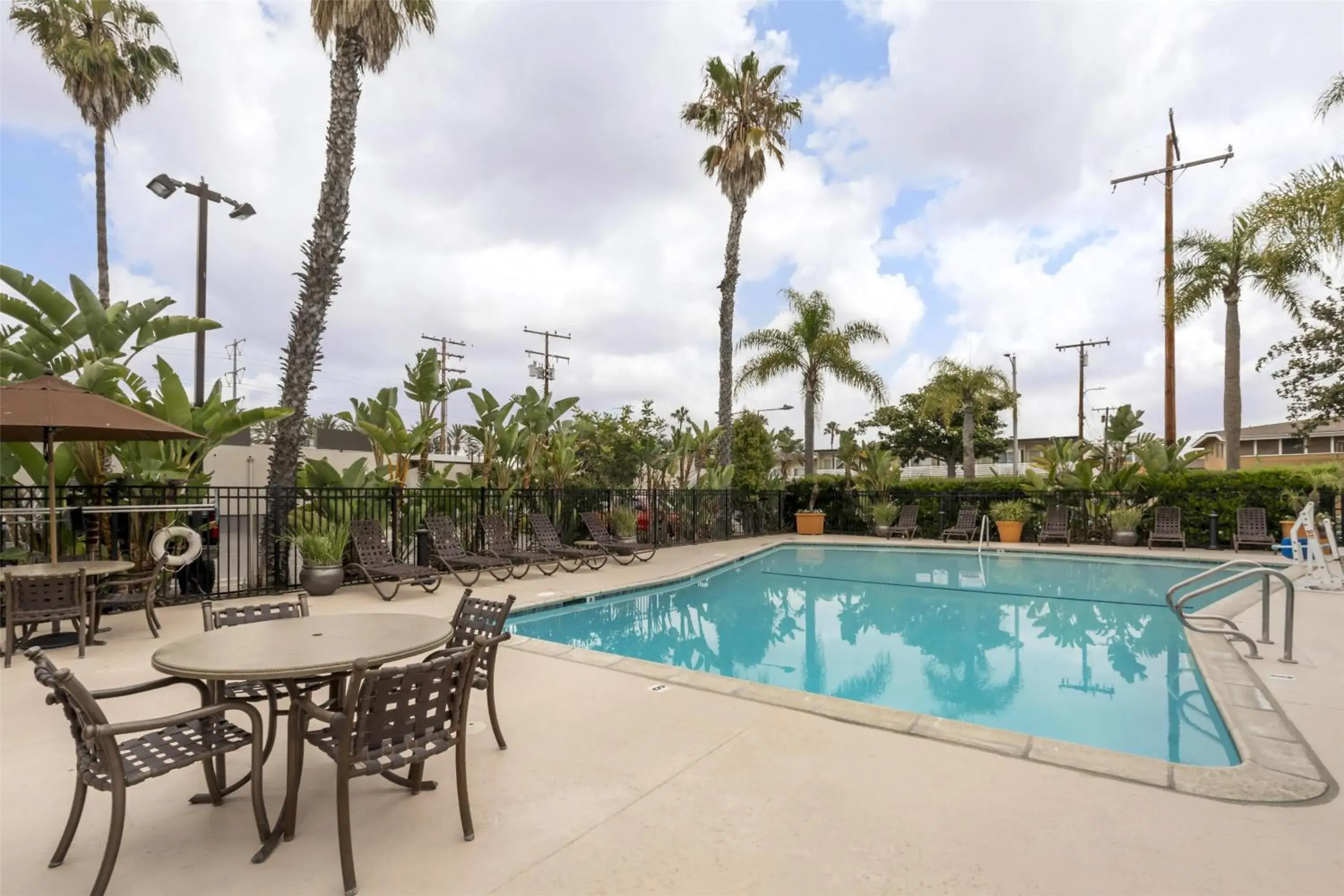Pool view in Best Western Plus Pavilions Pool view in Best Western Plus Pavilions