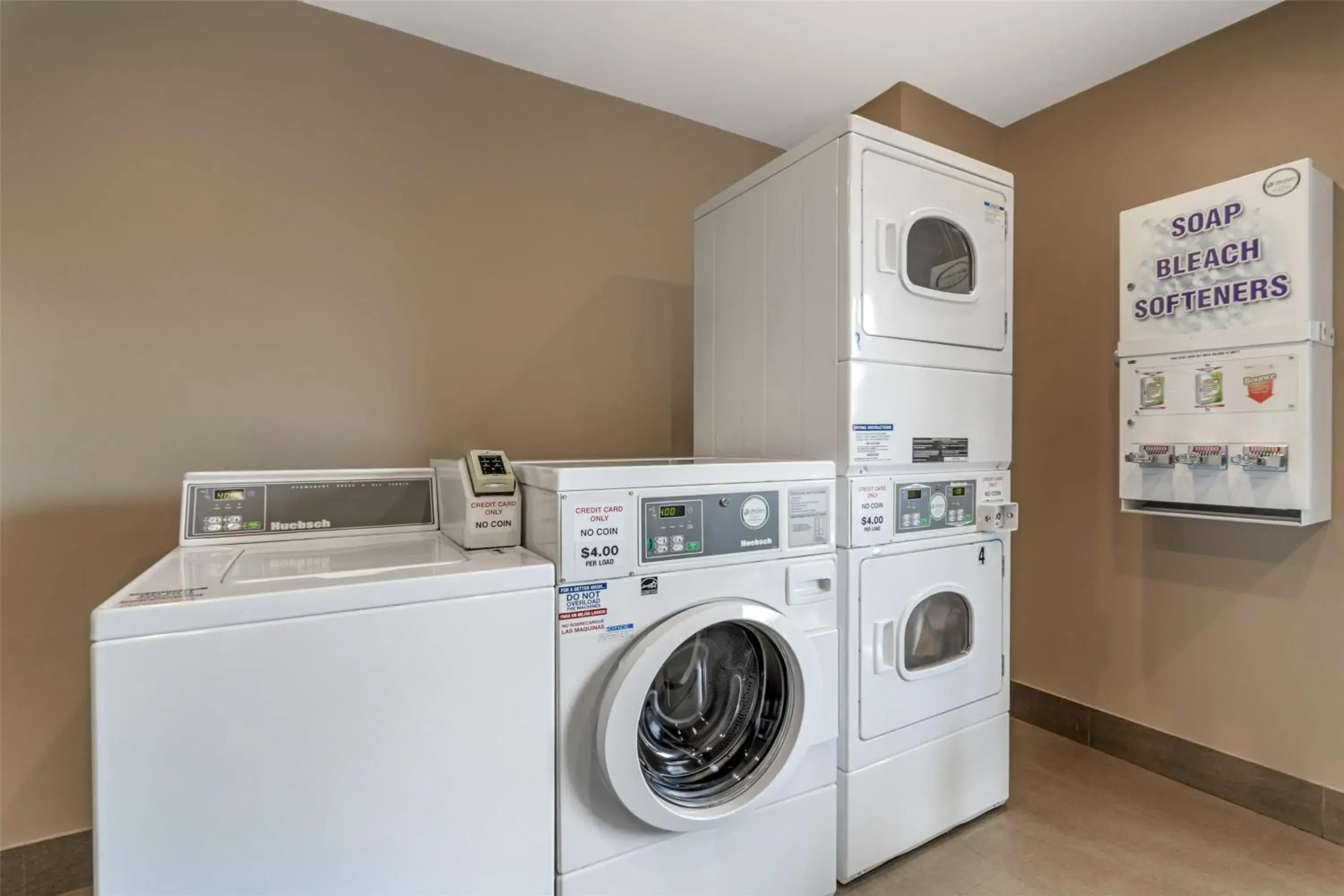 Property building in Best Western Plus Pavilions Property building in Best Western Plus Pavilions