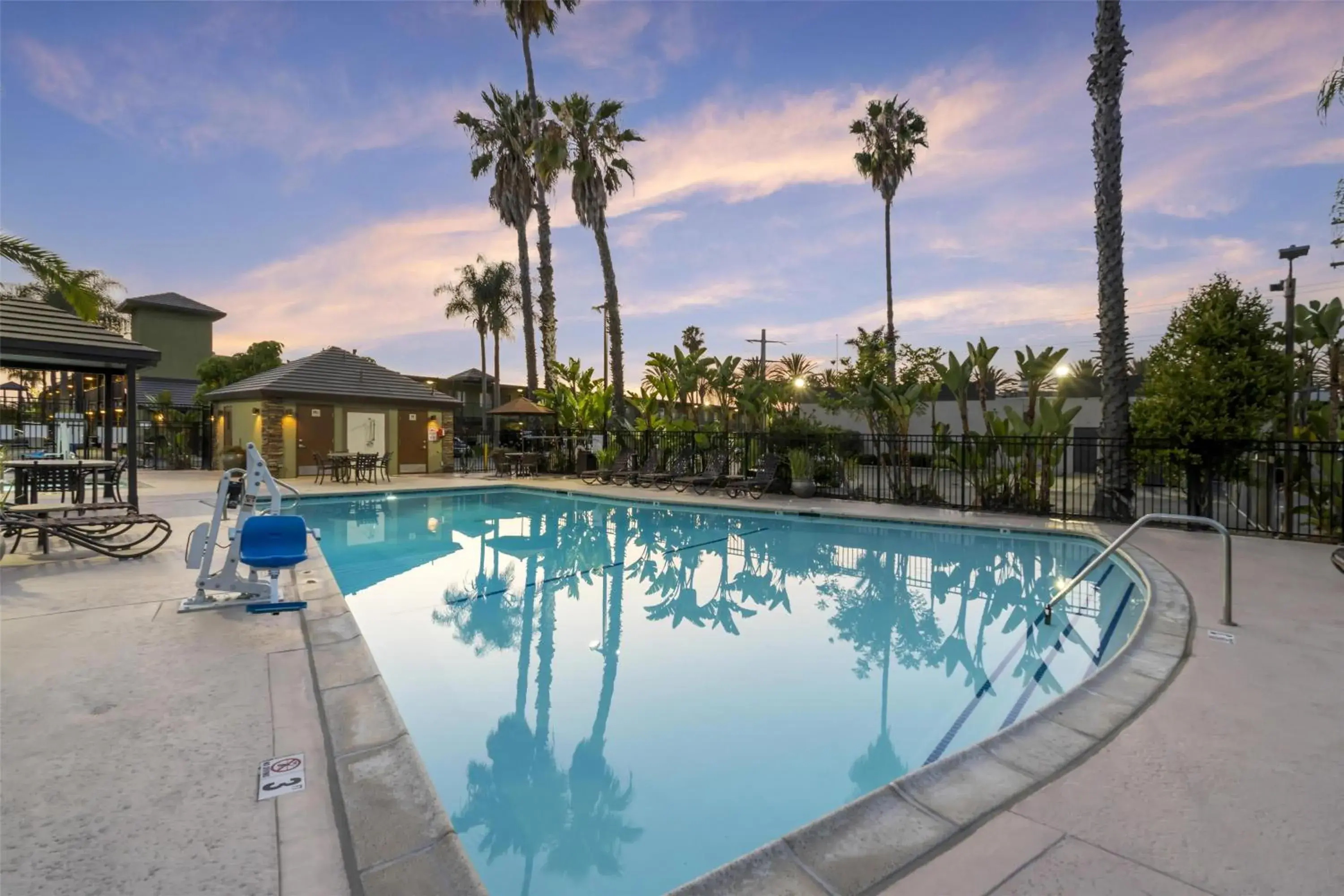 Pool view in Best Western Plus Pavilions Pool view in Best Western Plus Pavilions
