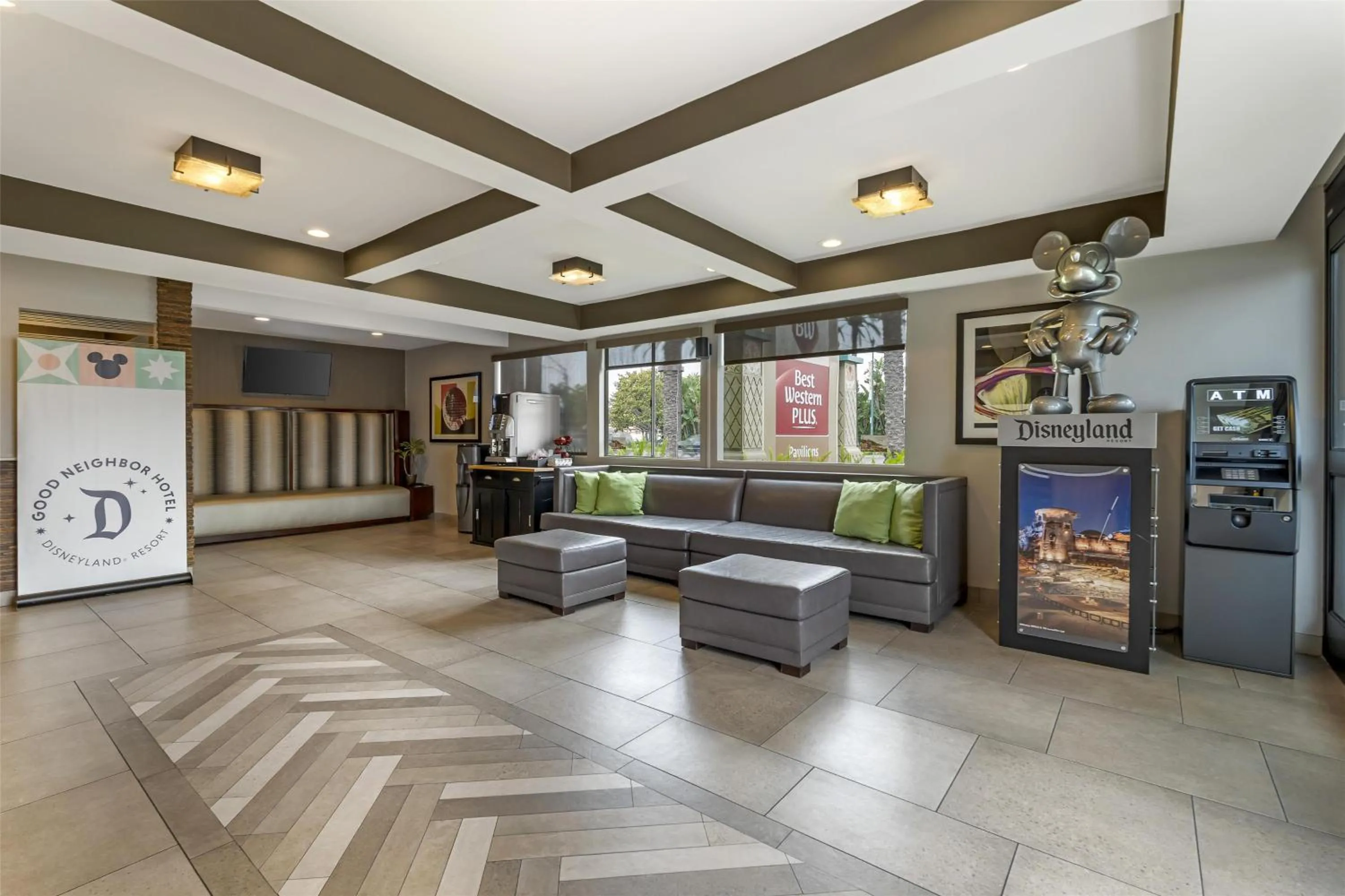 Lobby or reception in Best Western Plus Pavilions