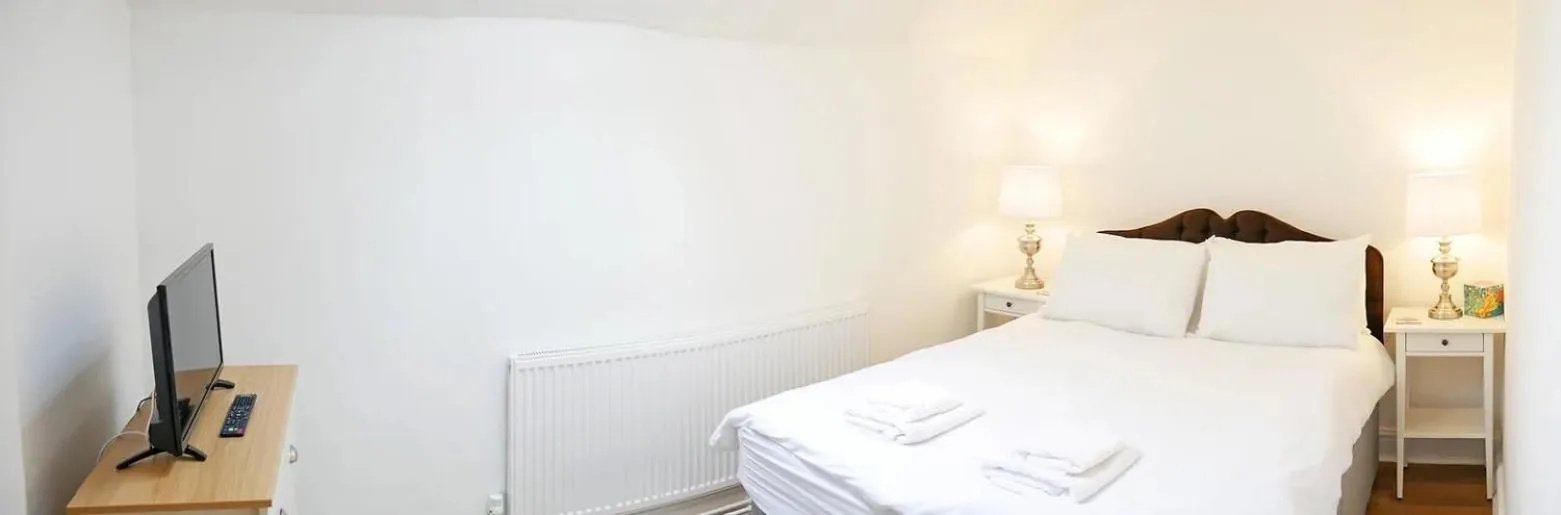 Bed in Glendower Guest Apartments