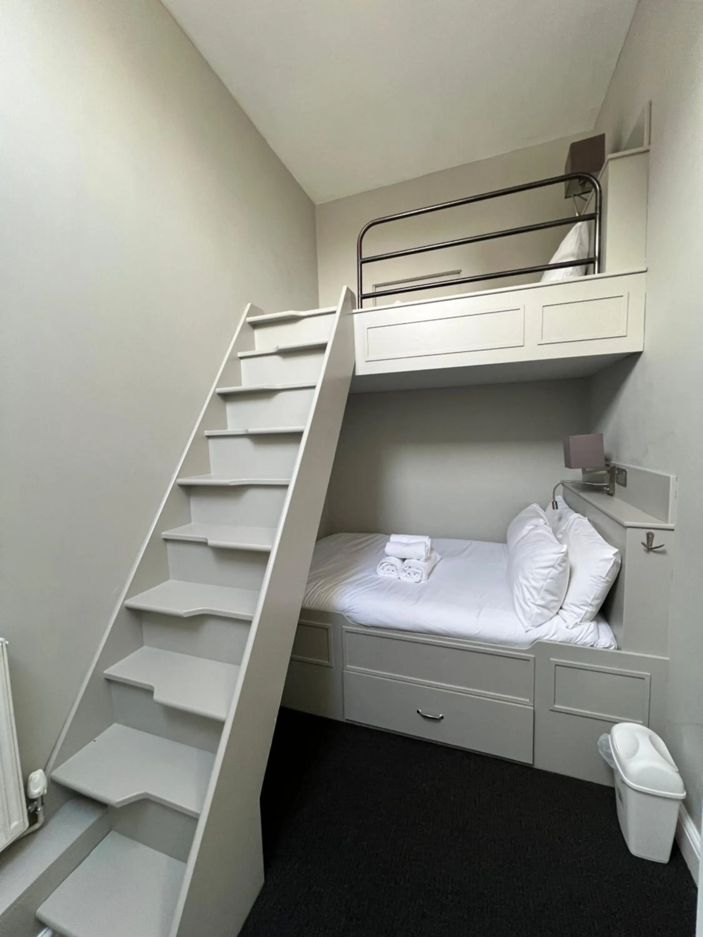 Bed in Glendower Guest Apartments