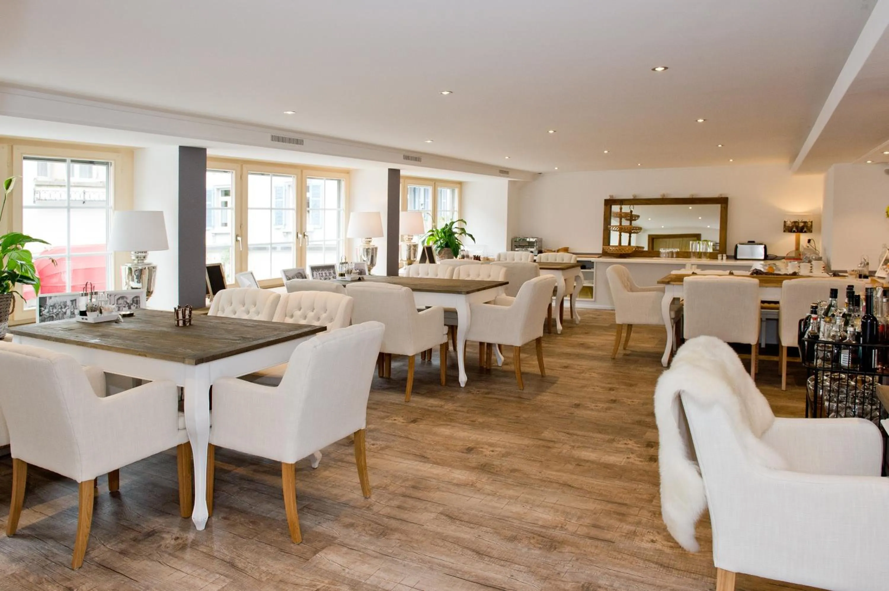 Restaurant/places to eat in Hotel Bellevue