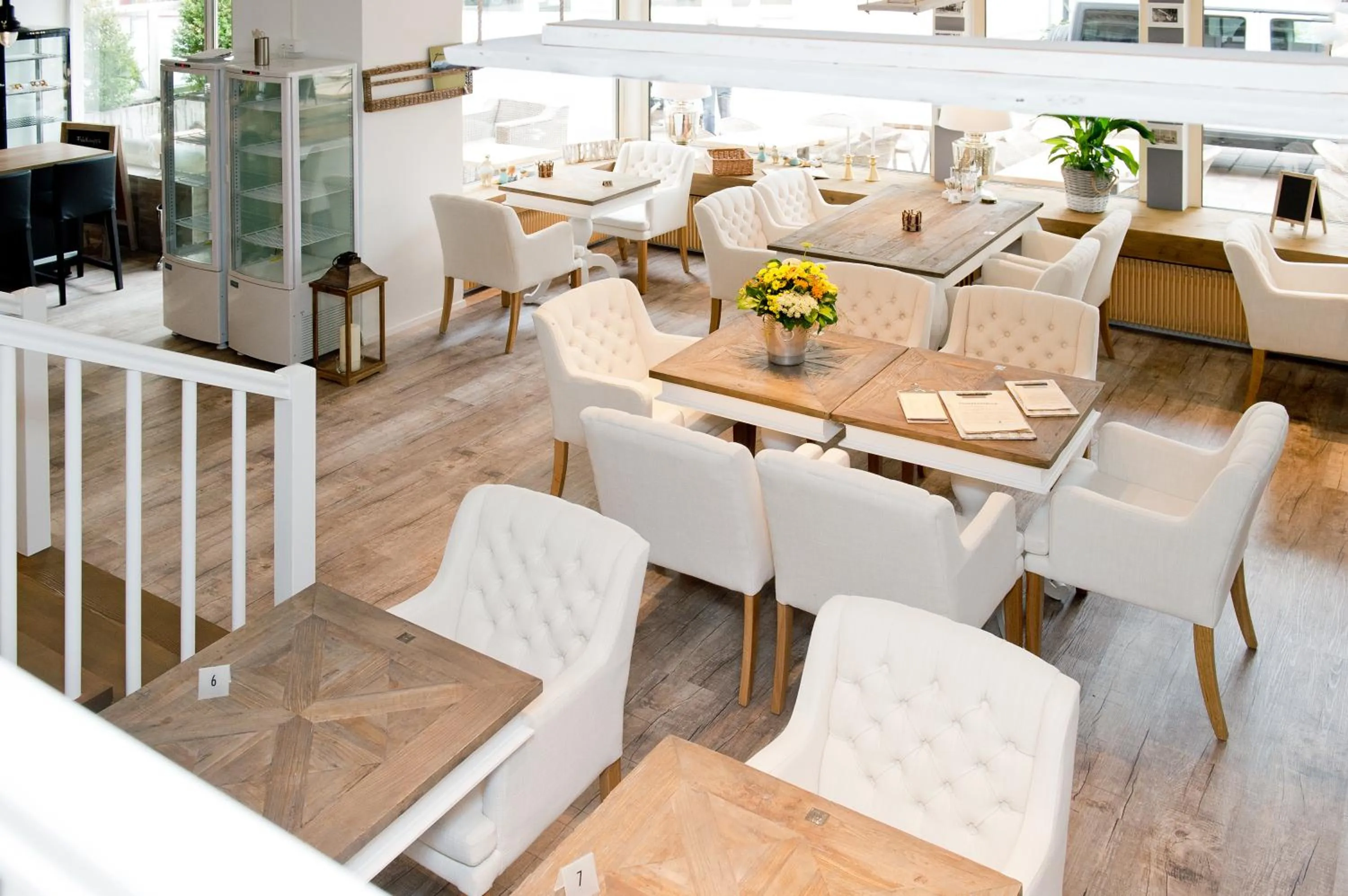 Restaurant/places to eat in Hotel Bellevue