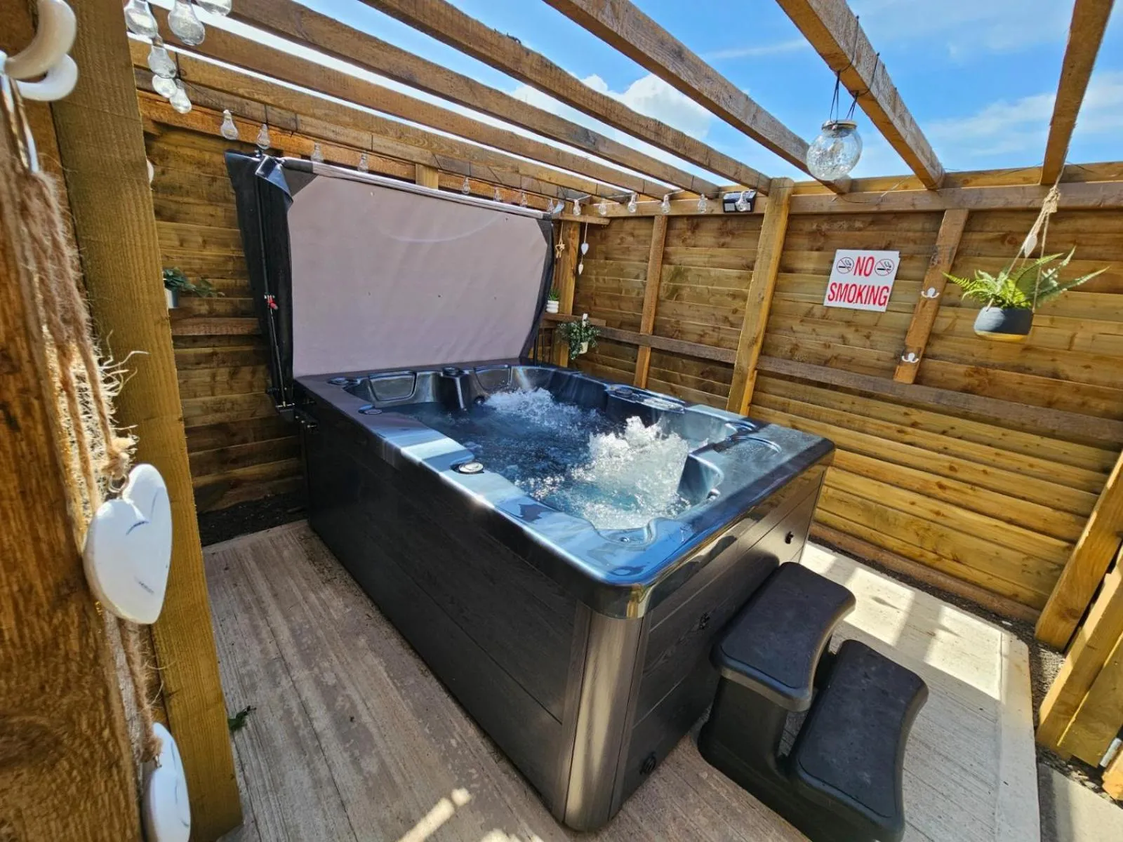 Hot Tub in Standing Stones Lodge