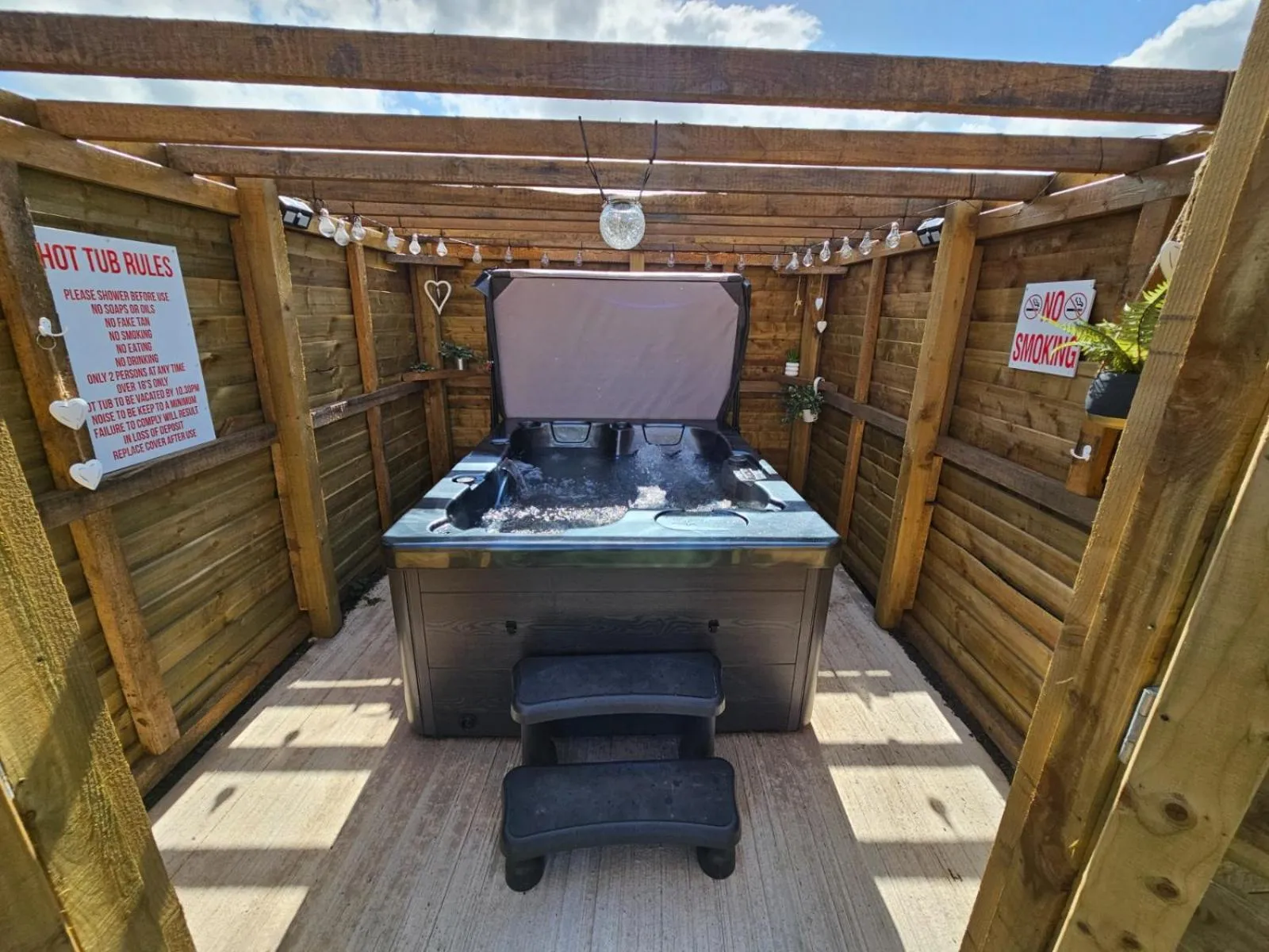 Hot Tub in Standing Stones Lodge
